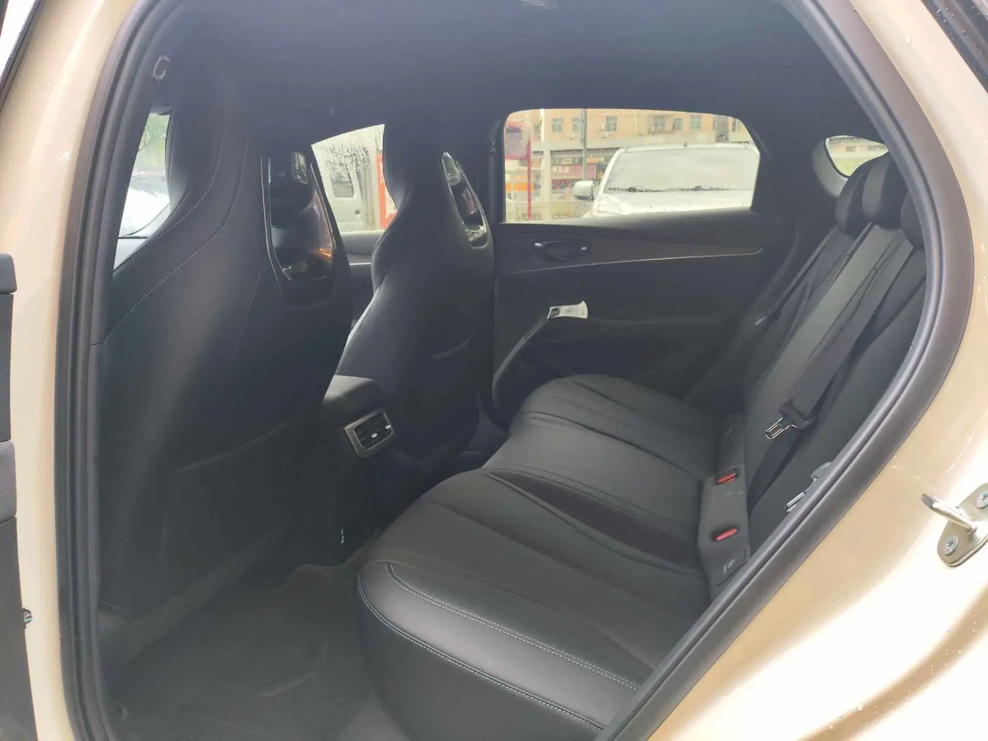 2025 BYD SEAL thumbnail 4