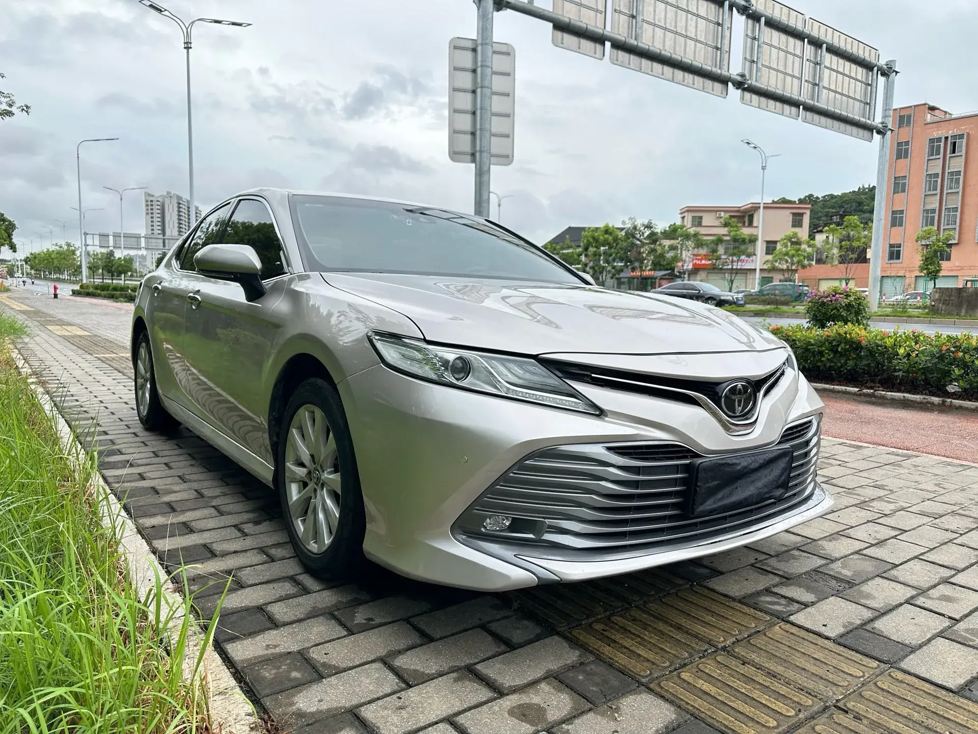 2019 TOYOTA CAMRY thumbnail 3