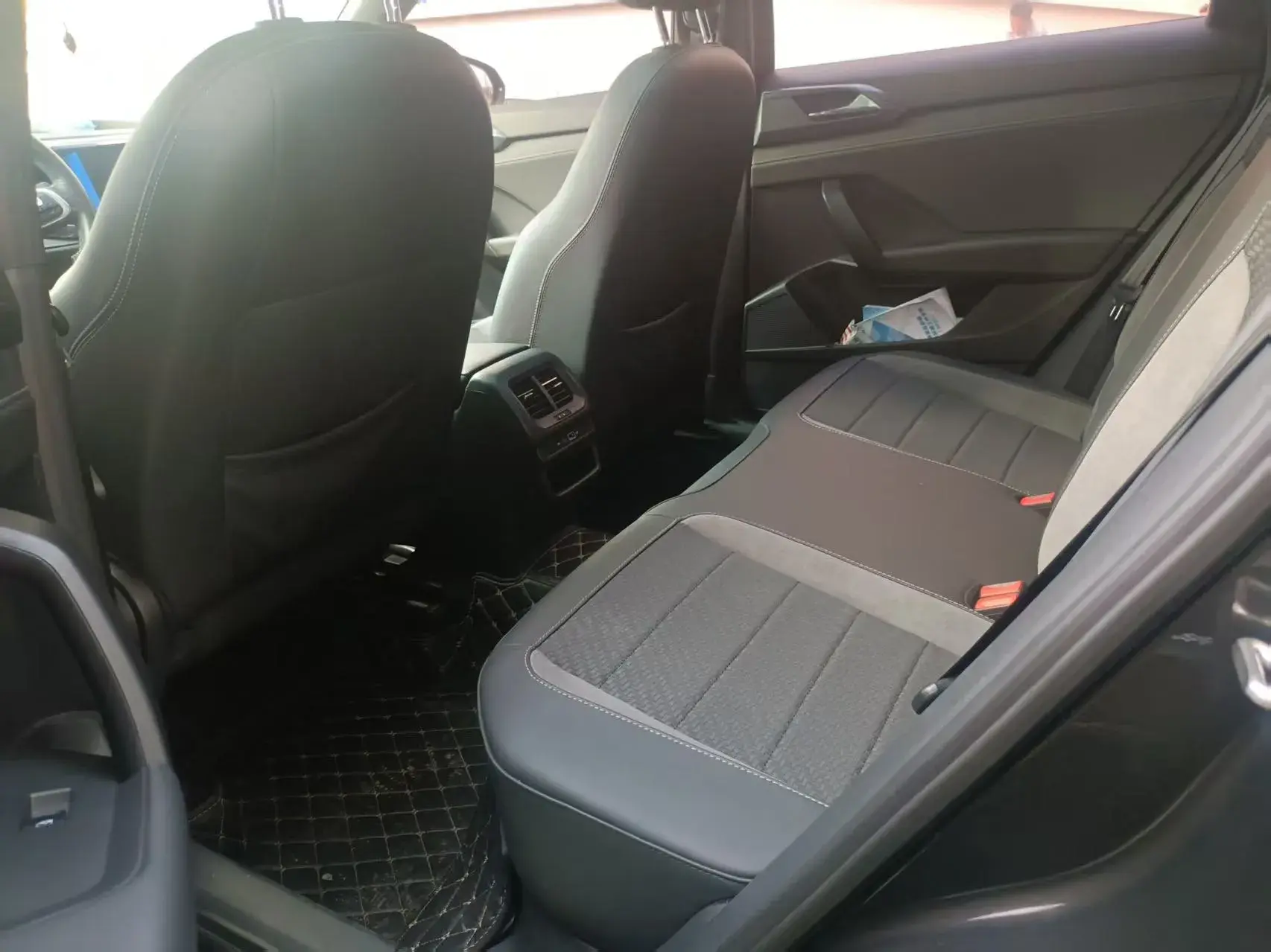 2020 VOLKSWAGEN THARU thumbnail 3