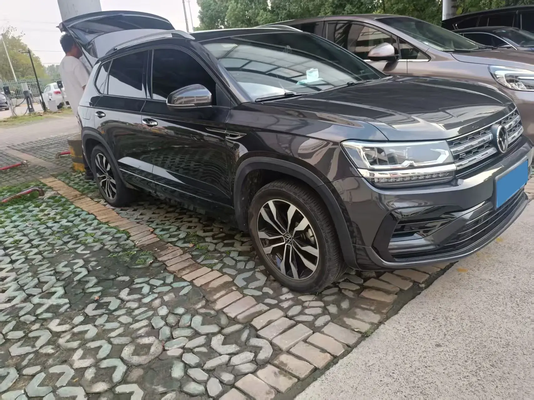 2020 VOLKSWAGEN THARU thumbnail 2