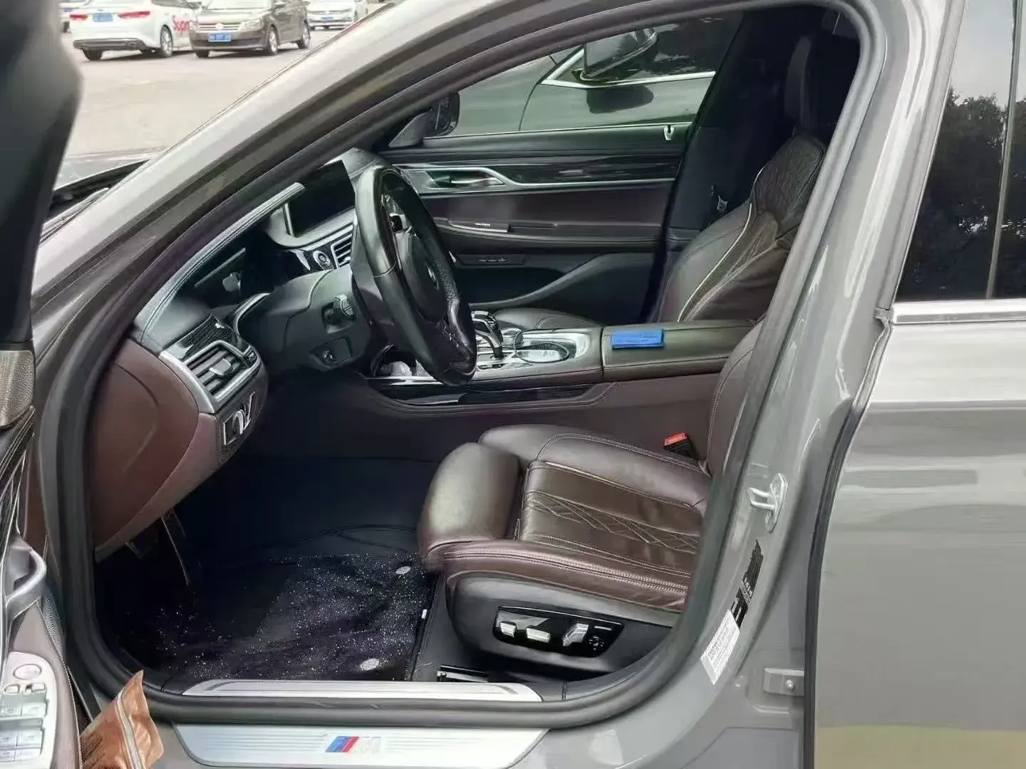 2021 BMW 7 thumbnail 2