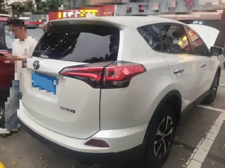 2016 TOYOTA RAV4 thumbnail 3