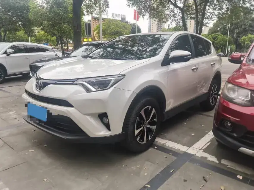 2016 TOYOTA RAV4 view 1