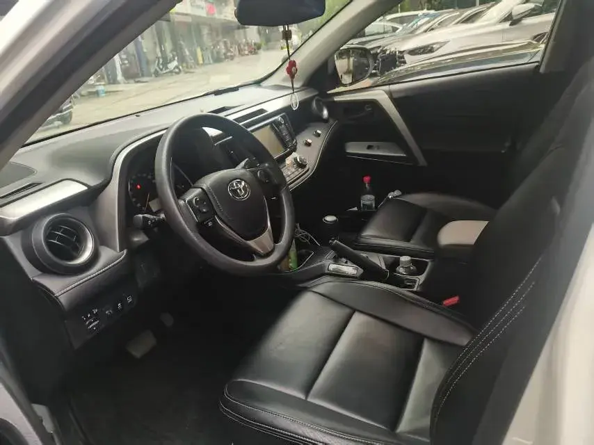 2016 TOYOTA RAV4 thumbnail 4