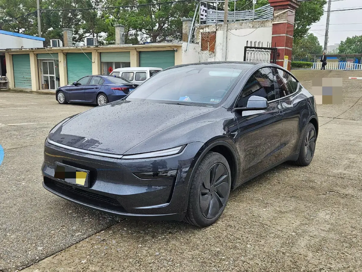 2025 Tesla Model Y BEV 62.5KWH