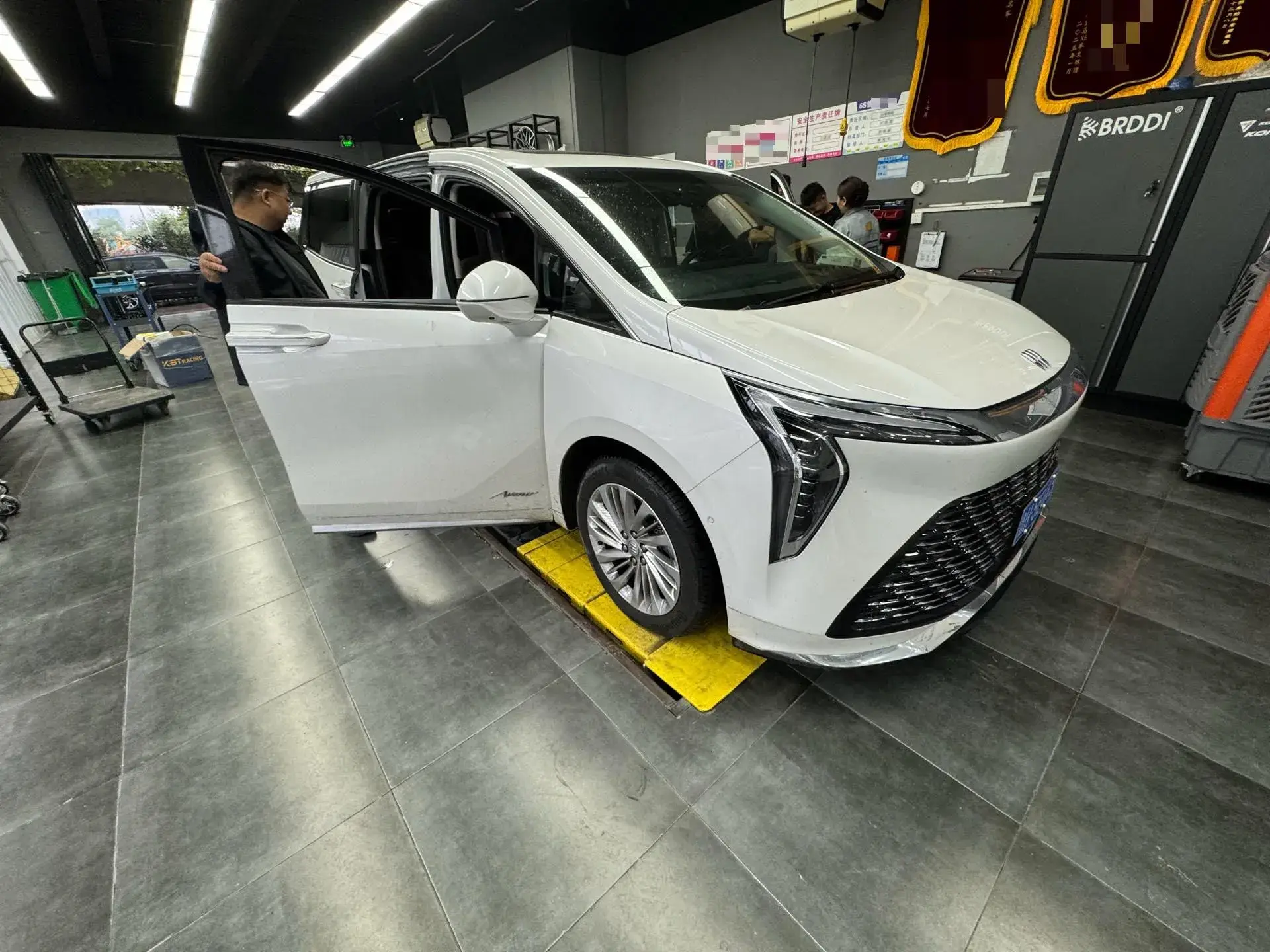 2023 BUICK CENTURY thumbnail 2