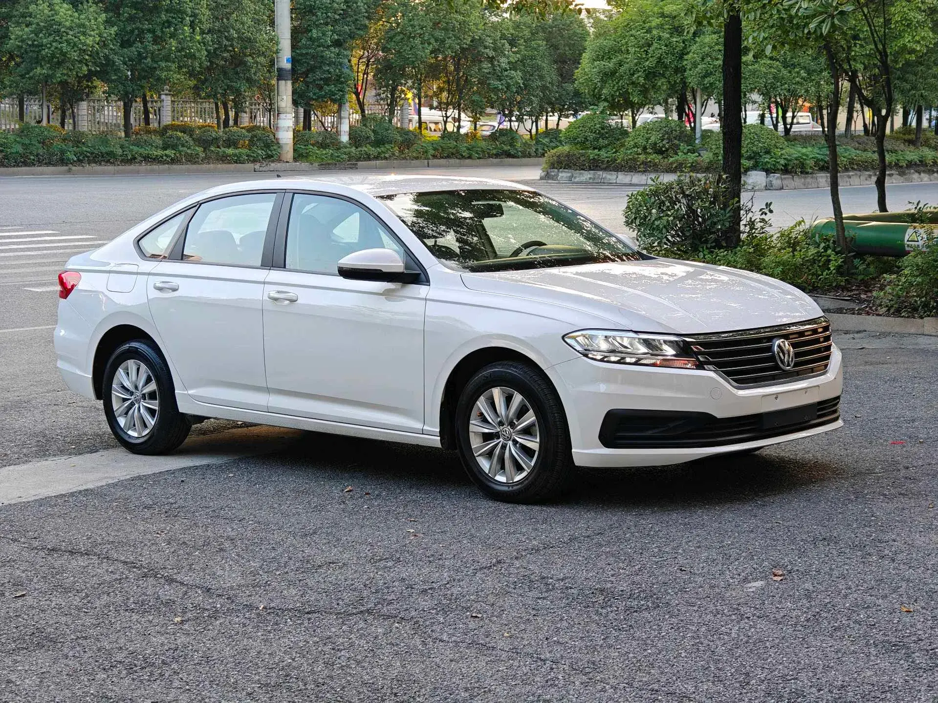 2019 VOLKSWAGEN LAVIDA thumbnail 3