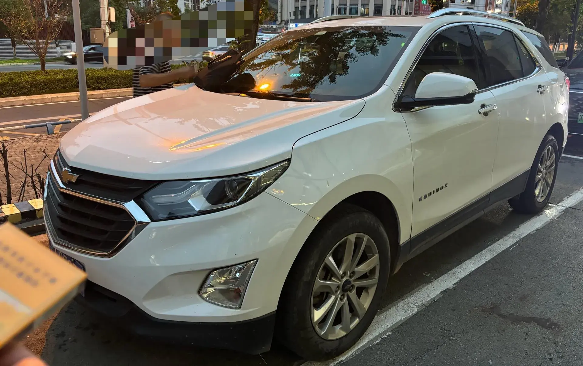 2018 CHEVROLET EQUINOX view 1