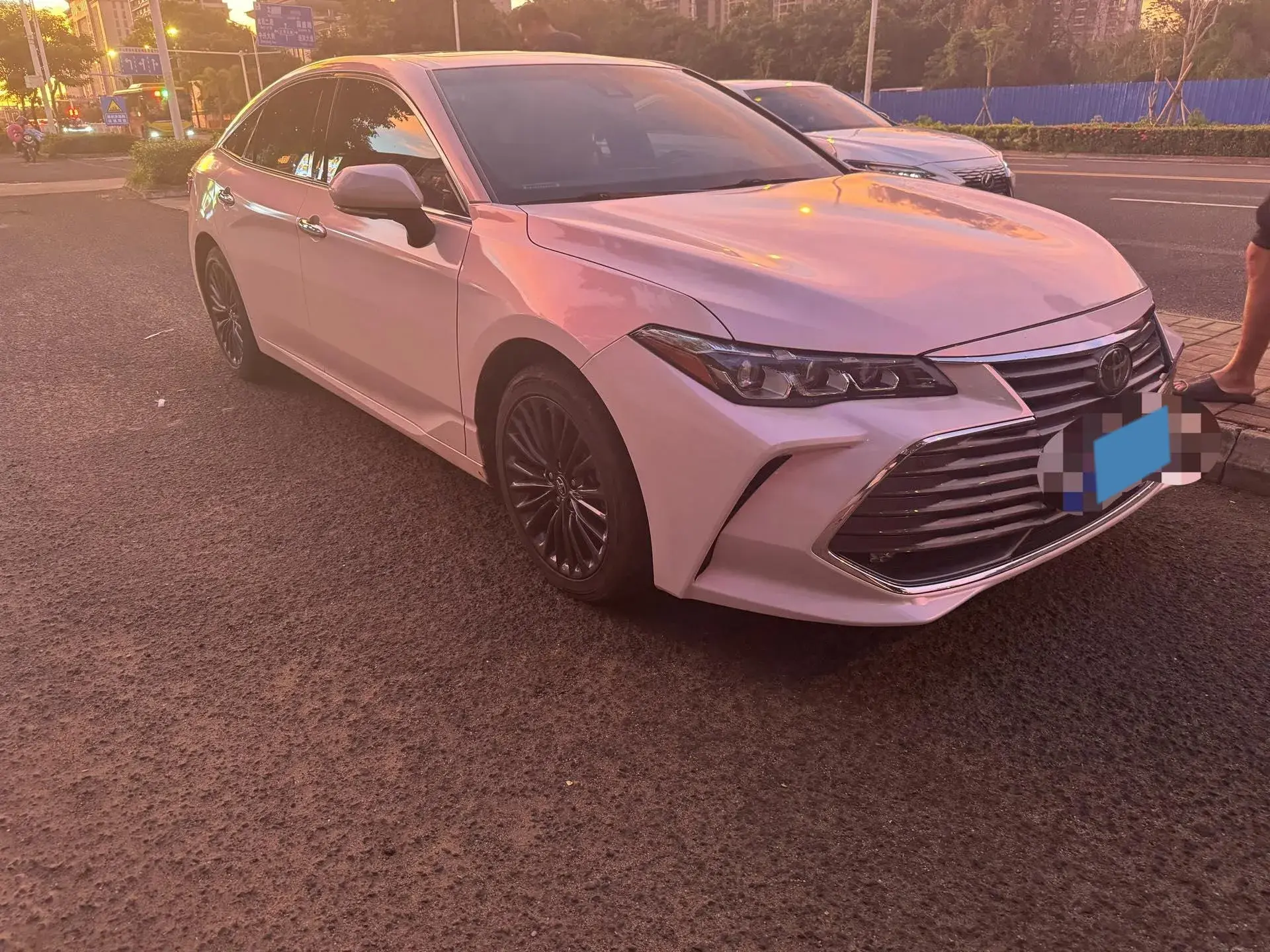 2019 TOYOTA AVALON thumbnail 2