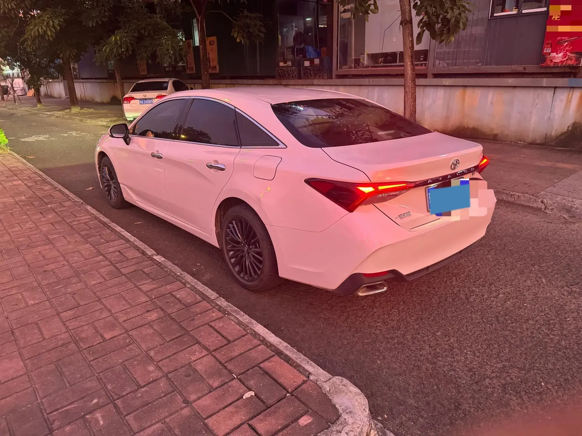 2019 TOYOTA AVALON thumbnail 4