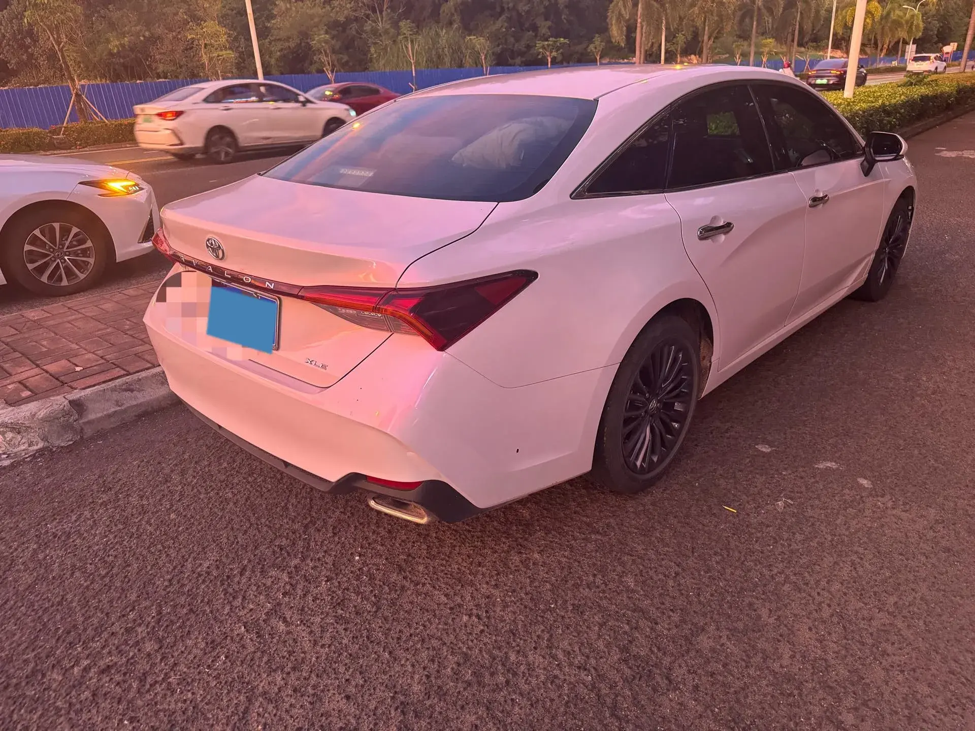 2019 TOYOTA AVALON thumbnail 3