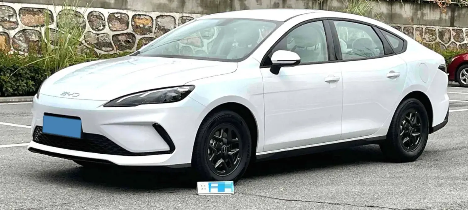 2025 BYD SEAL05 view 1