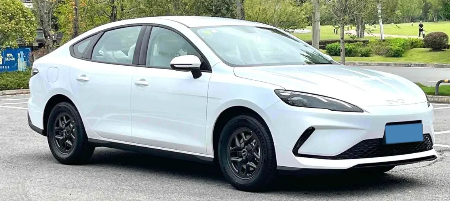 2025 BYD SEAL05 thumbnail 3