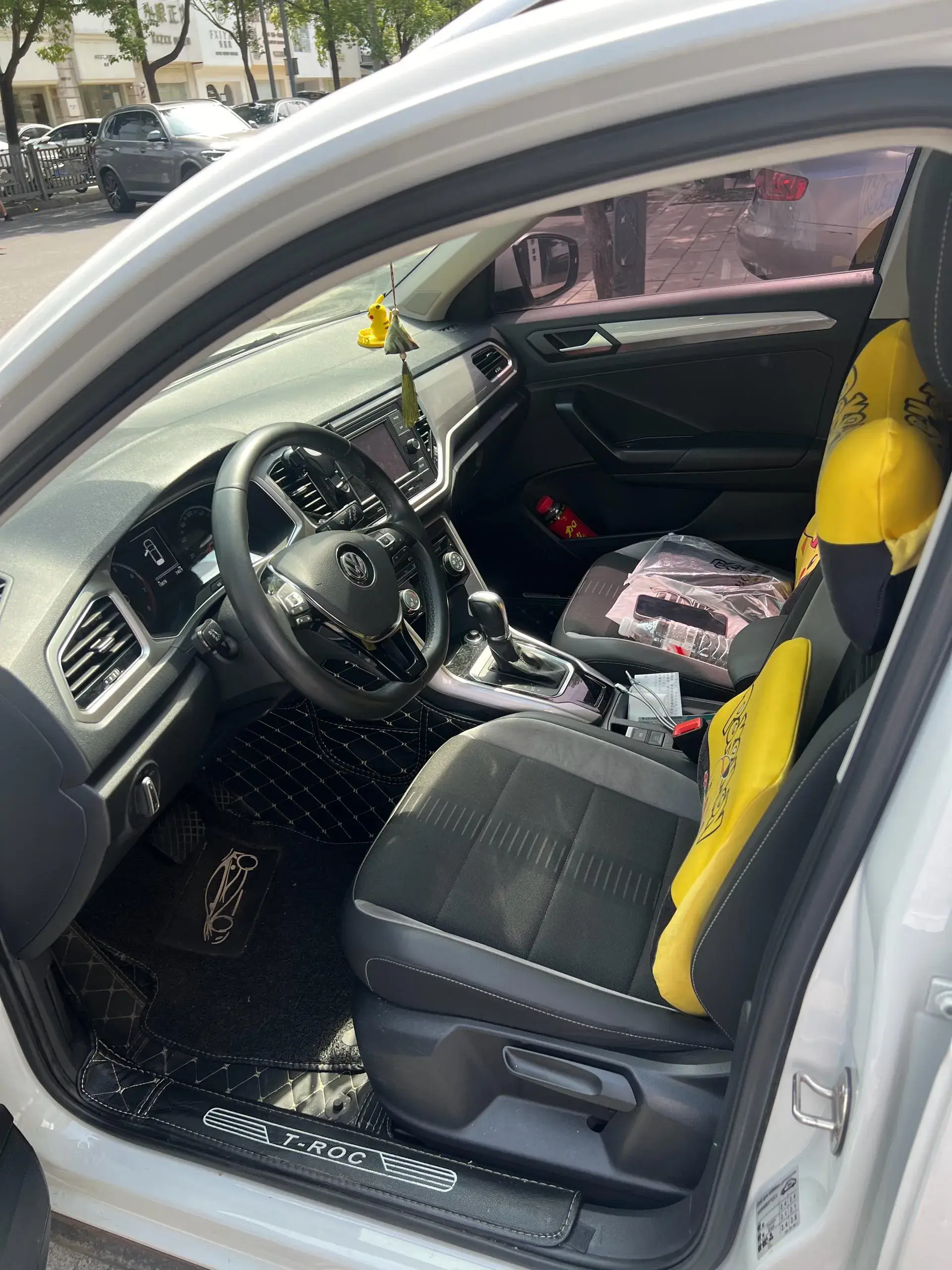 2020 VOLKSWAGEN T-ROC thumbnail 3