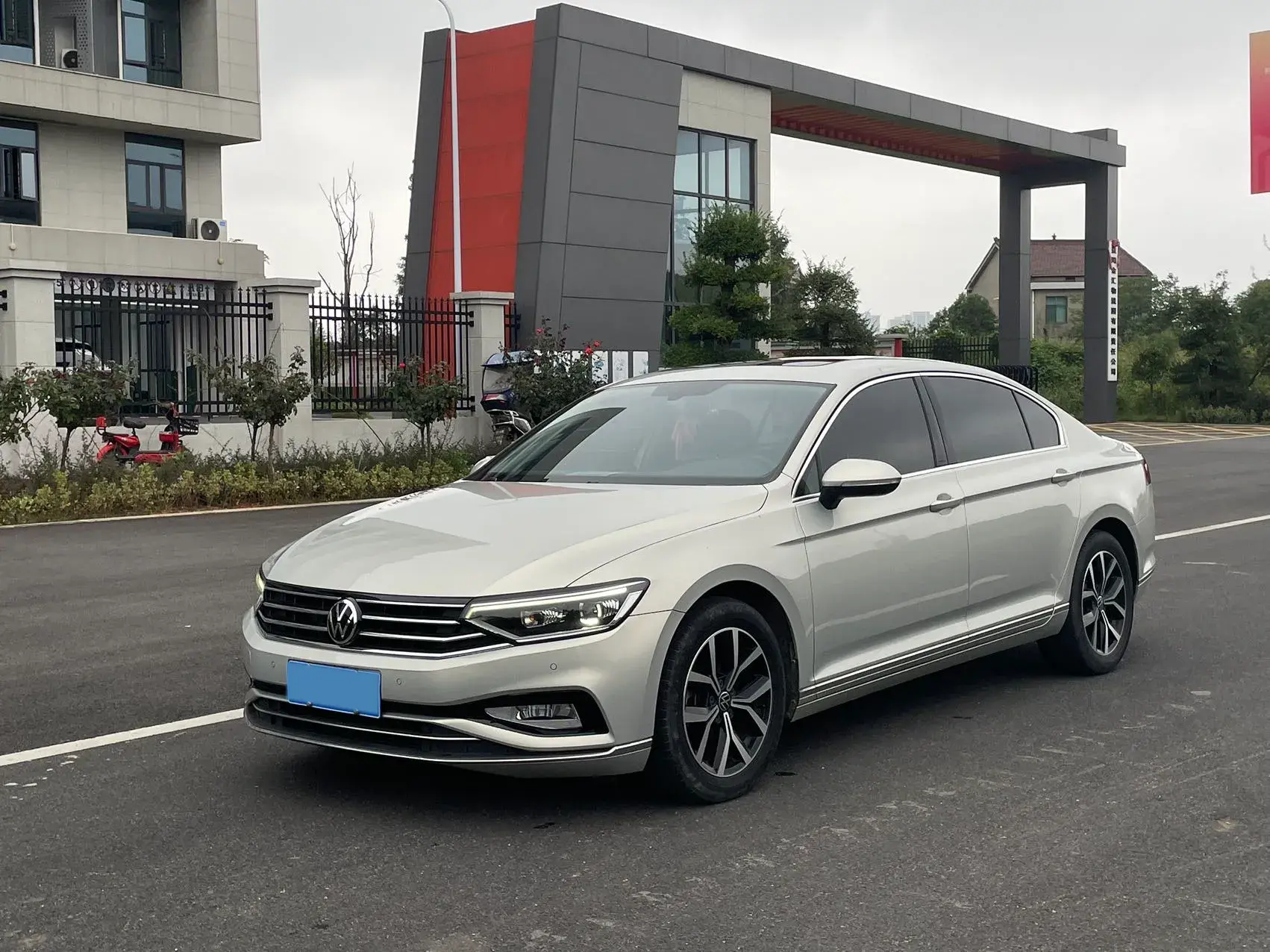 2020 VOLKSWAGEN MAGOTAN view 1