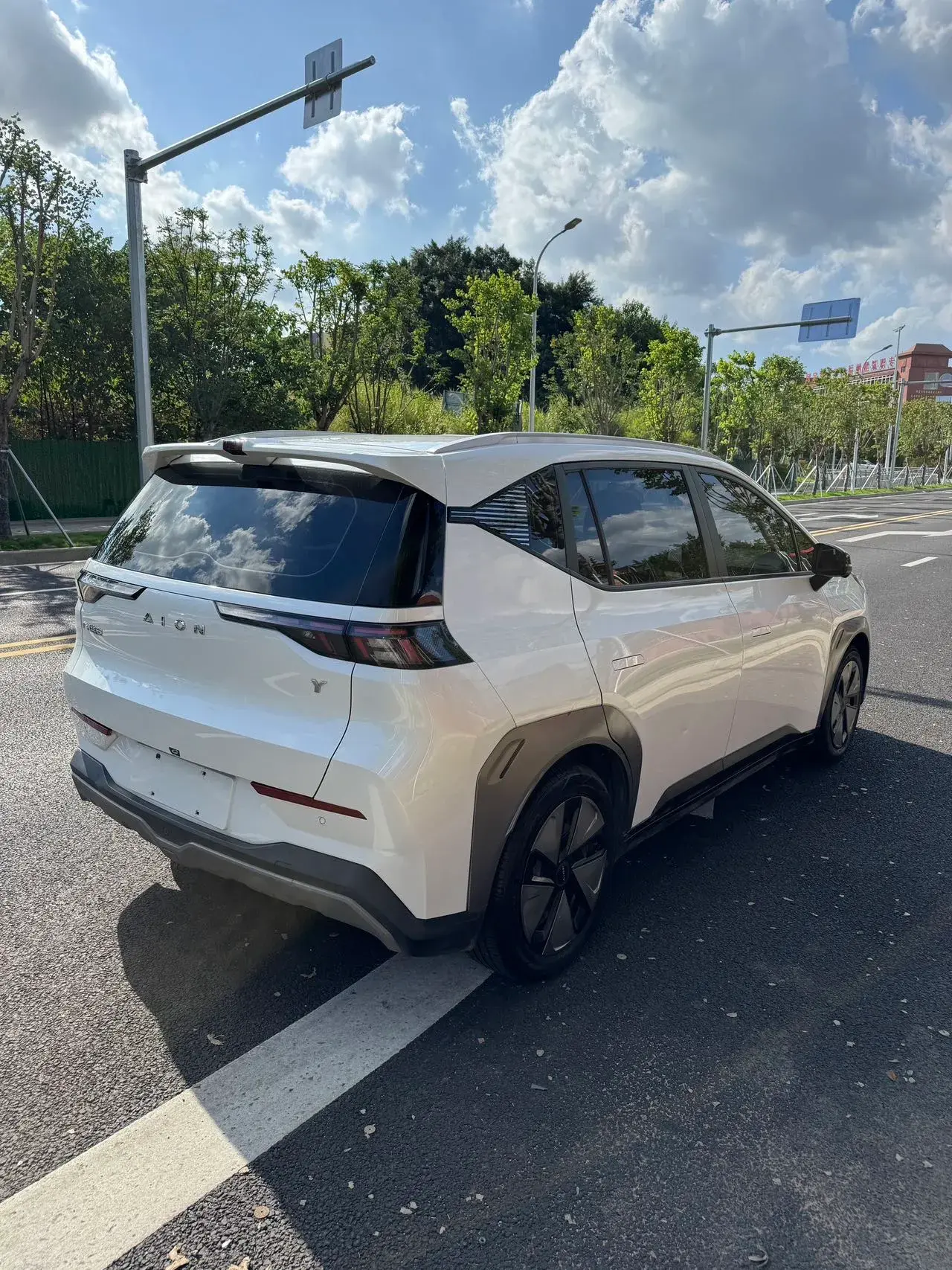 2022 AION Y thumbnail 4