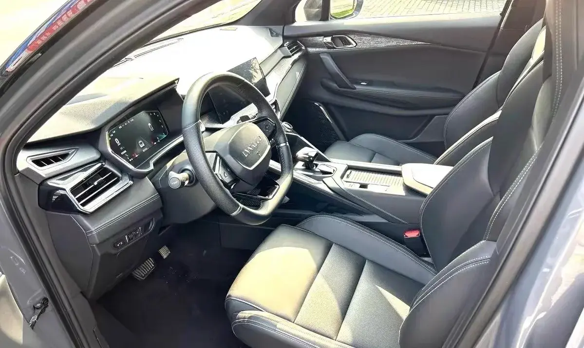 2020 LYNK&CO 06 thumbnail 3