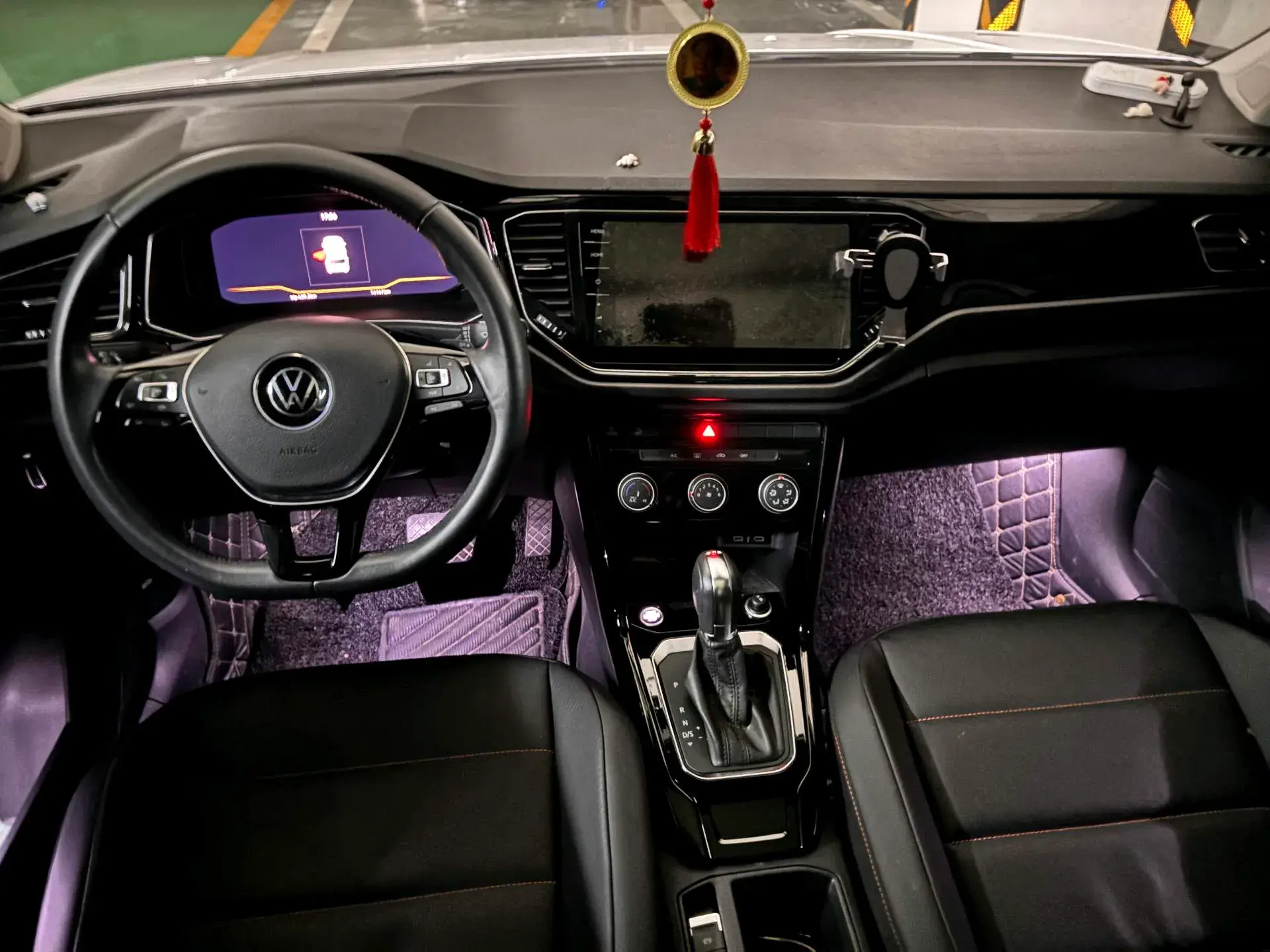 2021 VOLKSWAGEN T-ROC thumbnail 3