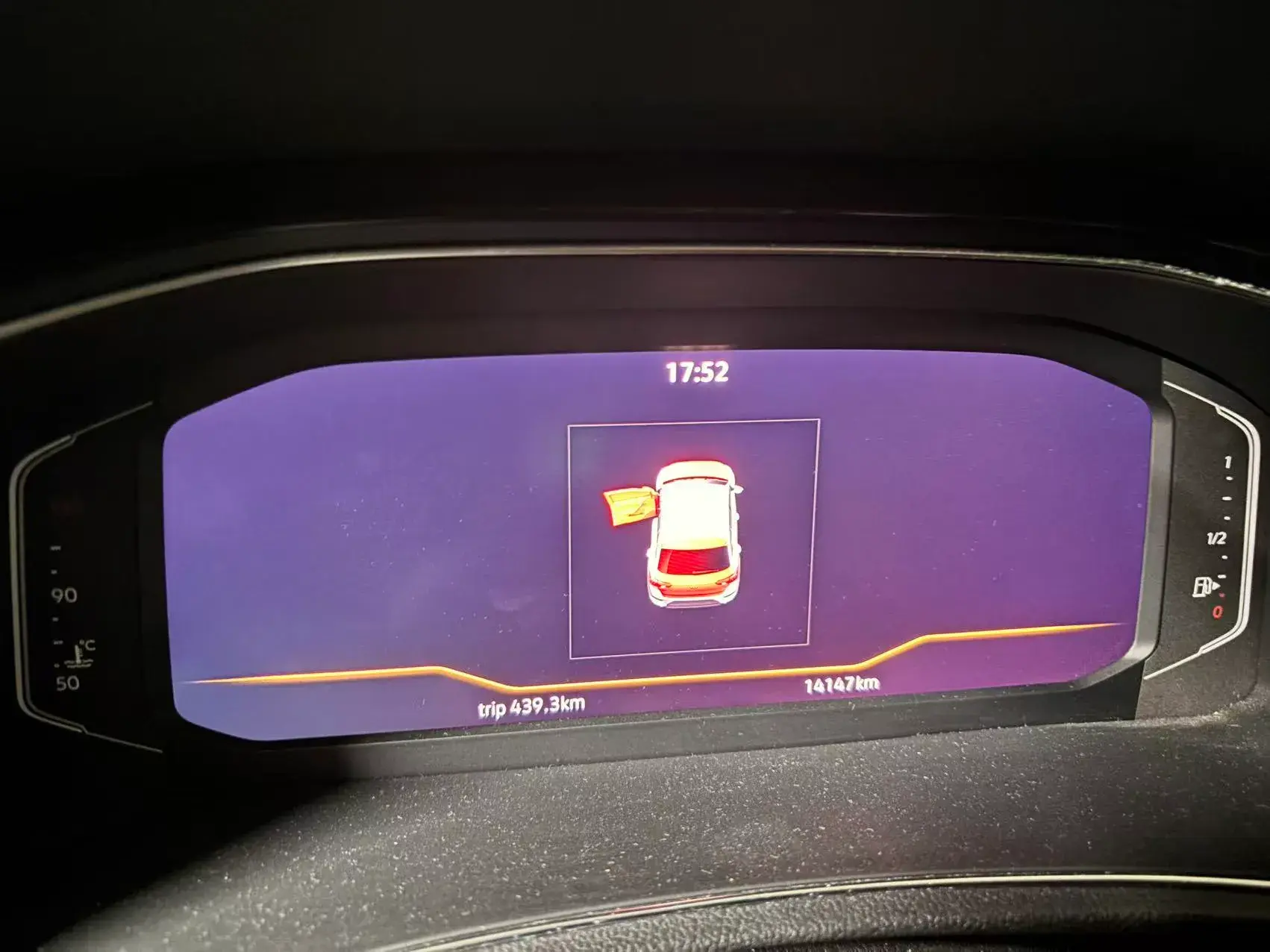 2021 VOLKSWAGEN T-ROC thumbnail 4