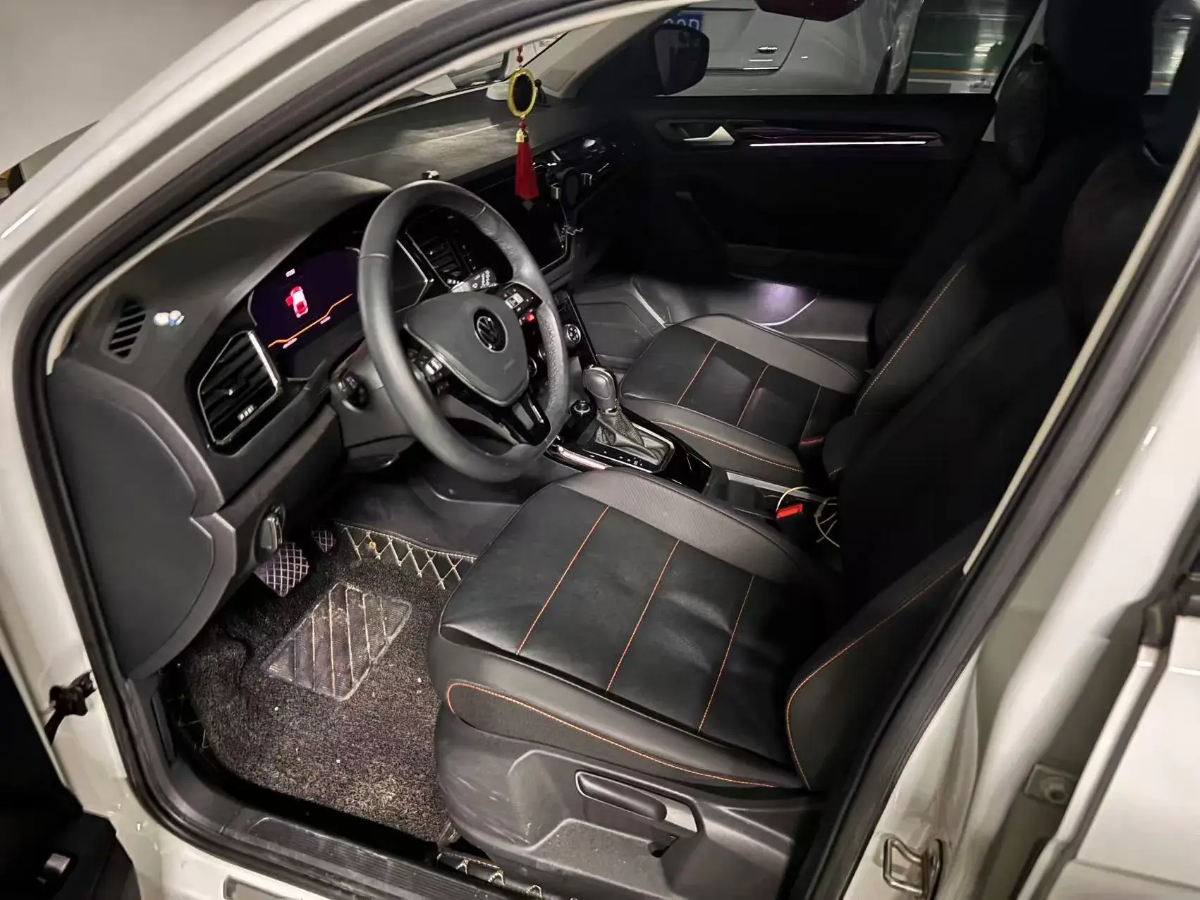 2021 VOLKSWAGEN T-ROC thumbnail 2