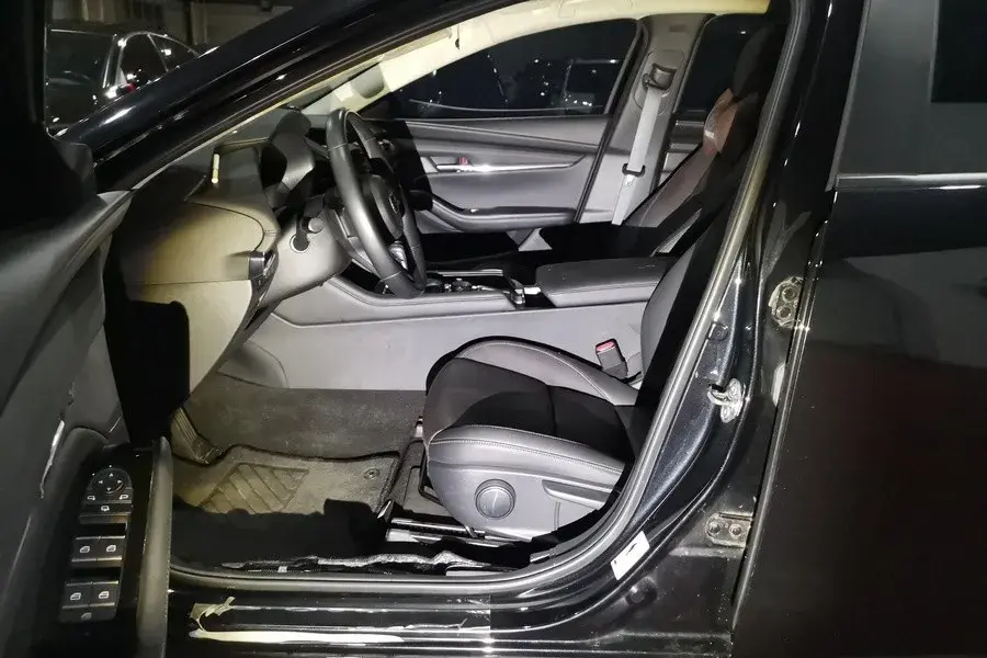 2023 MAZDA 3 thumbnail 4