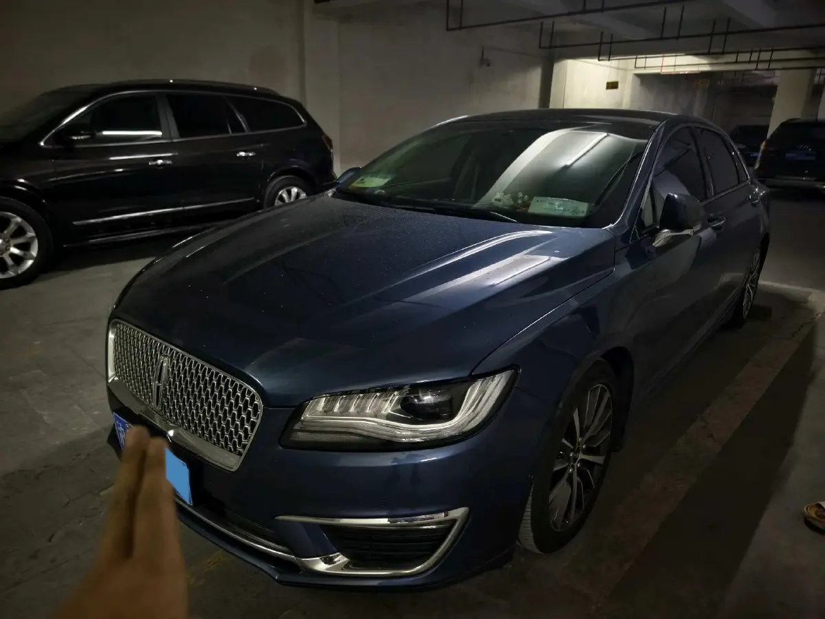 2019 Lincoln MKZ 2.0T 196HP L4 6AT