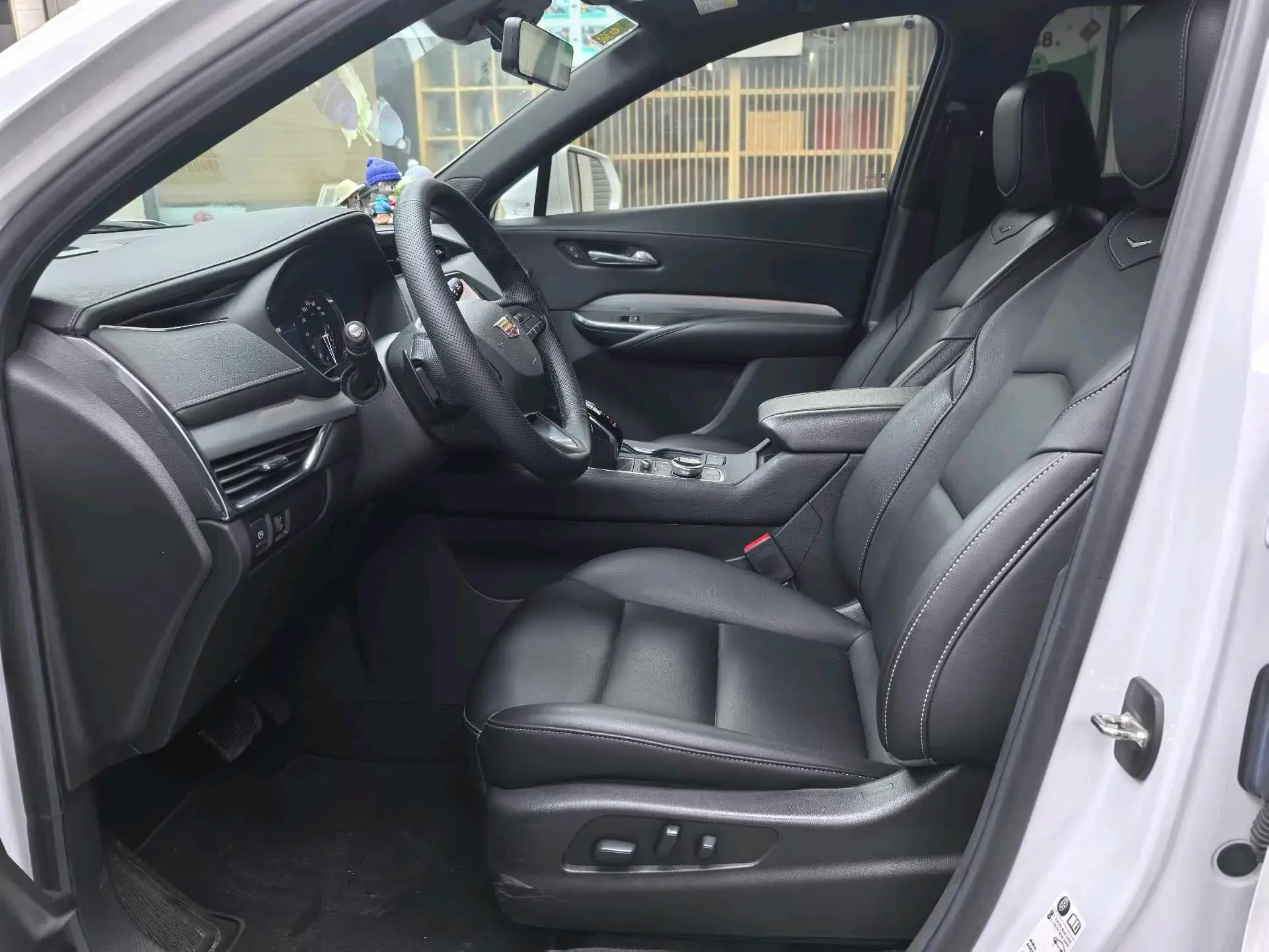 2022 CADILLAC XT4 thumbnail 4