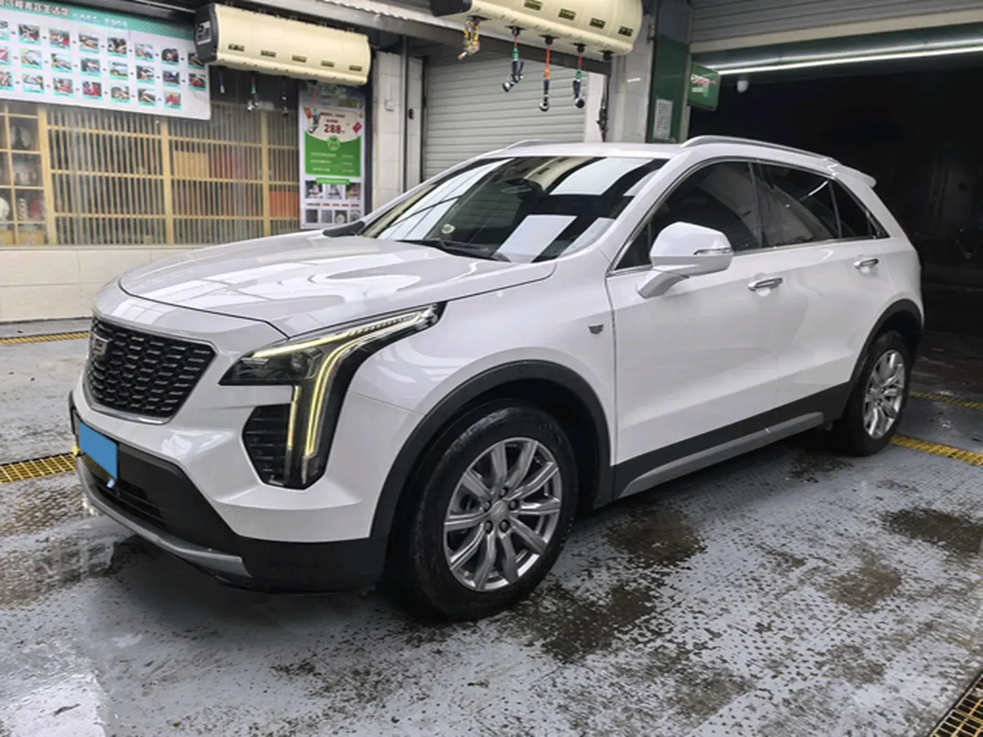 2022 CADILLAC XT4 view 1