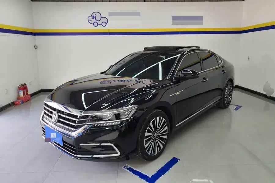 2021 VOLKSWAGEN PASSAT view 1