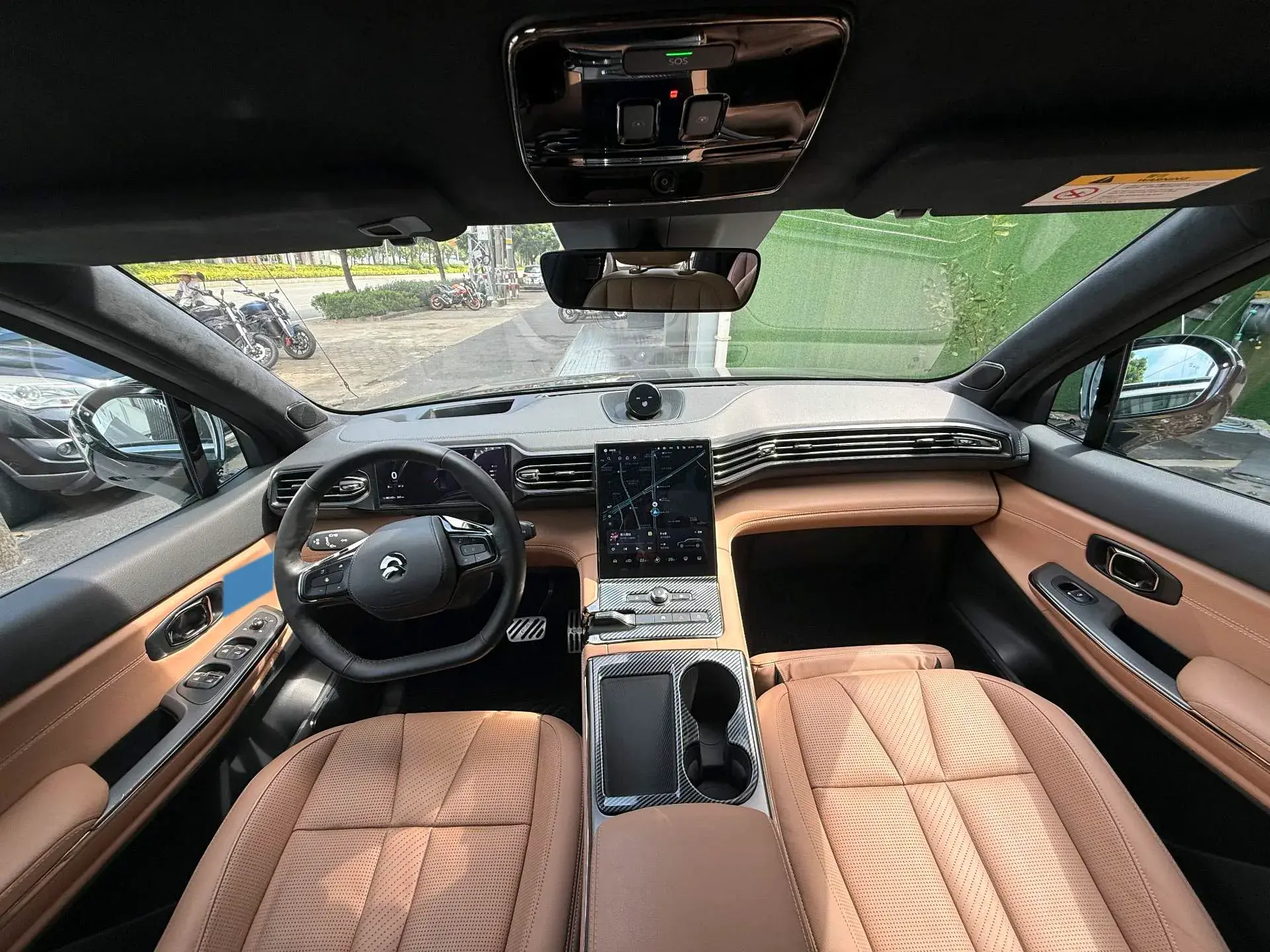 2020 NIO ES8 thumbnail 4