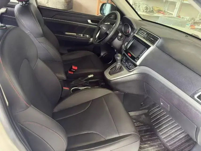 2017 HAVAL M6 thumbnail 3