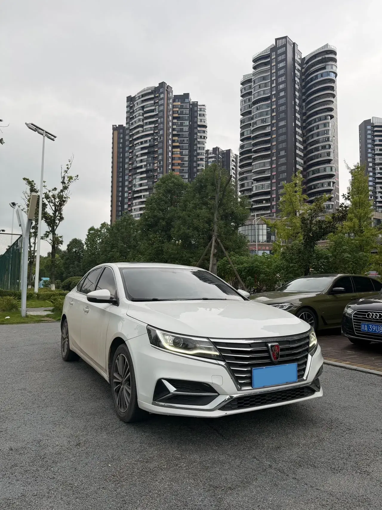 2019 ROEWE I6 thumbnail 3