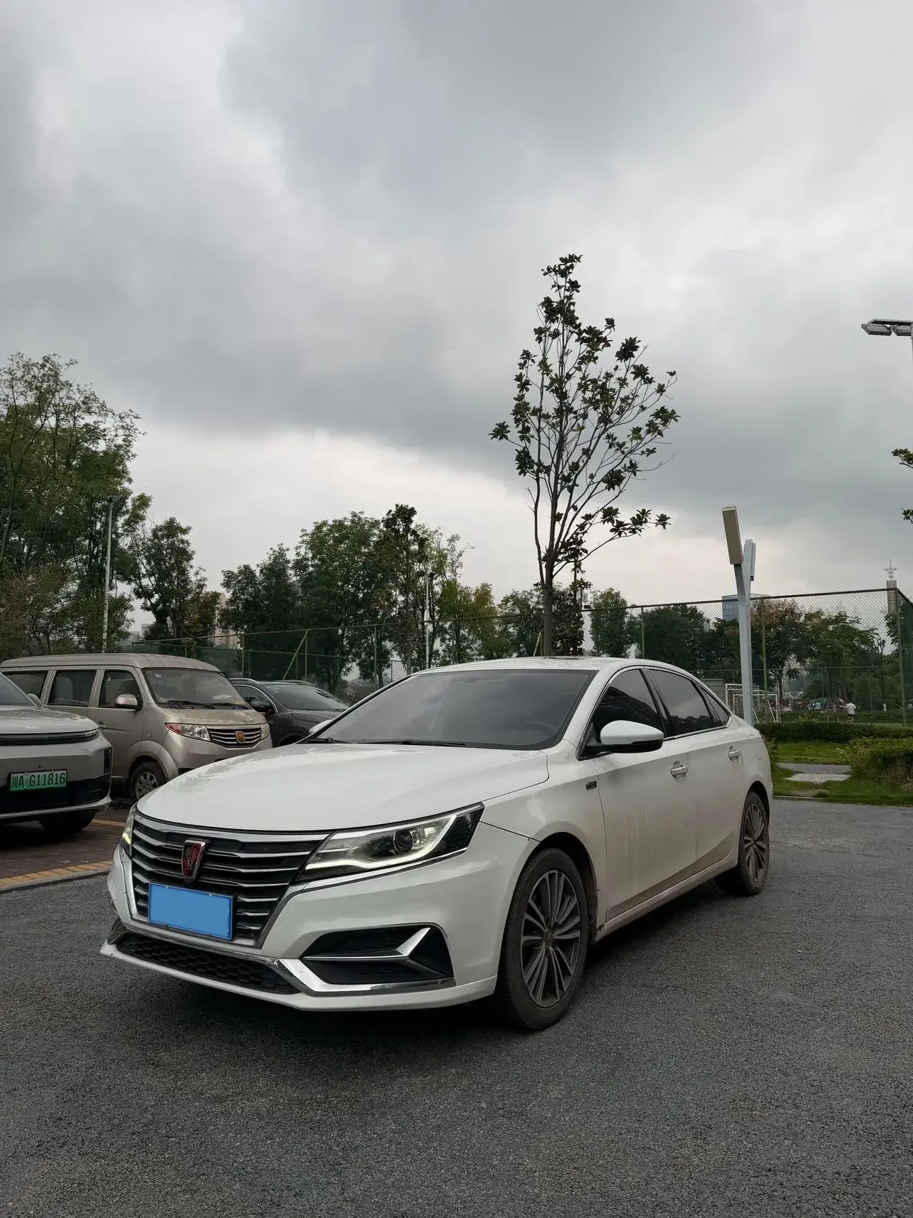 2019 ROEWE I6 view 1