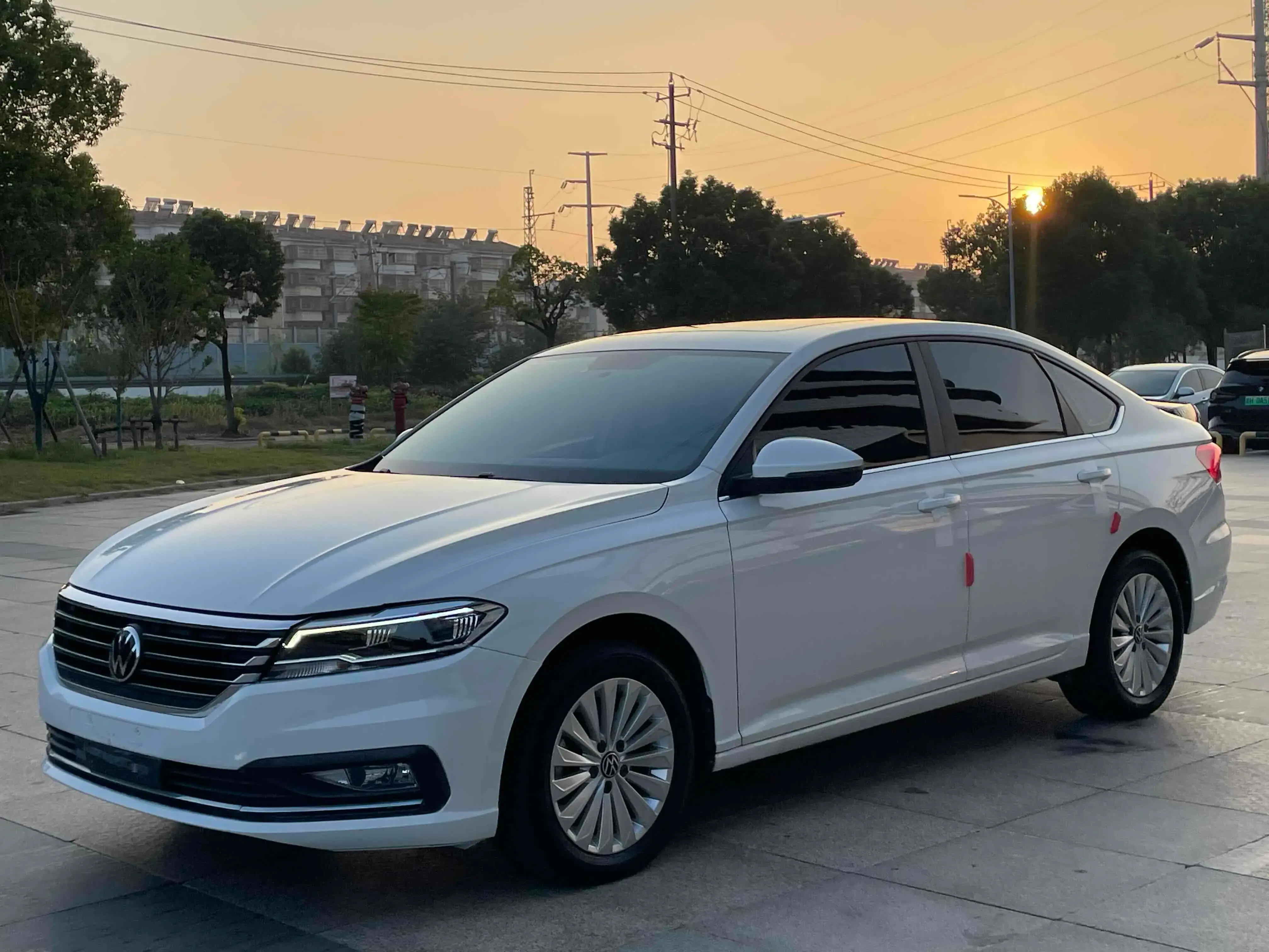 2019 VOLKSWAGEN LAVIDA view 1