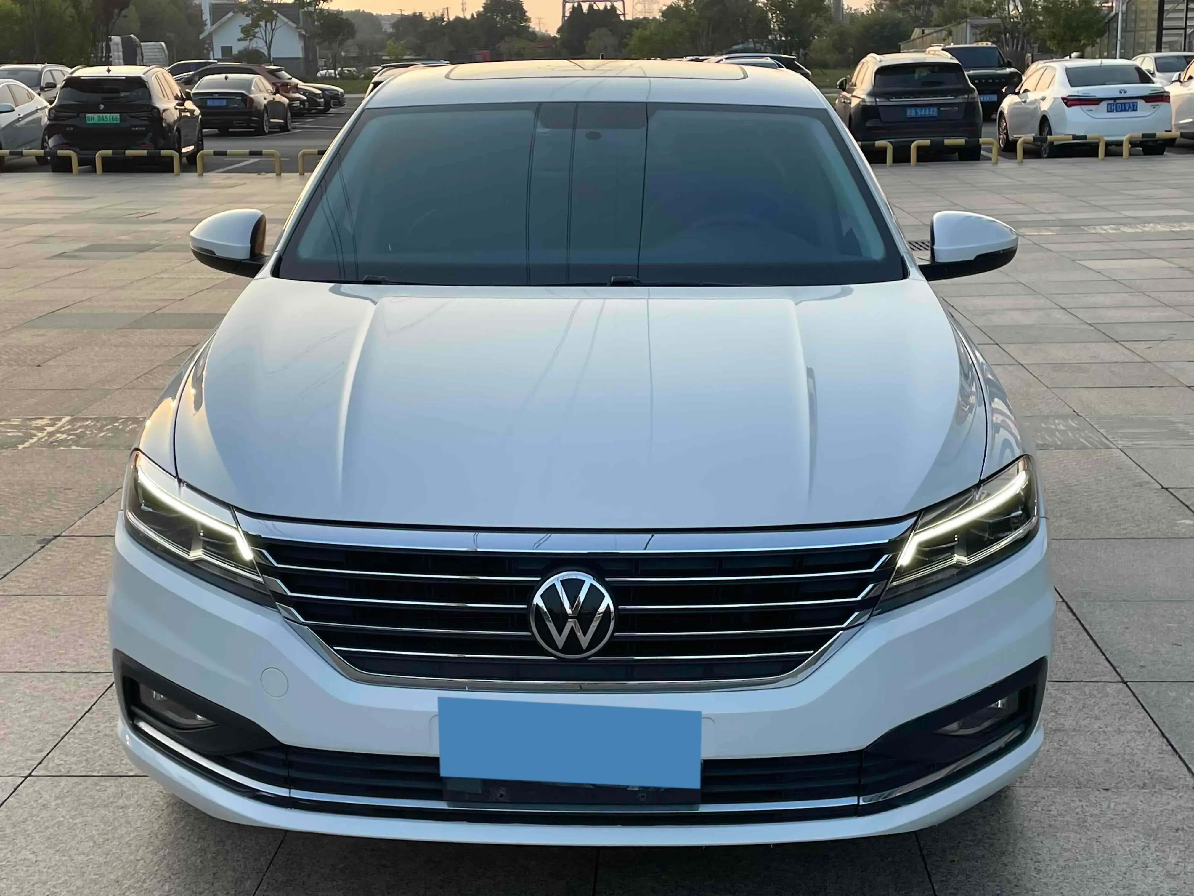 2019 VOLKSWAGEN LAVIDA thumbnail 2