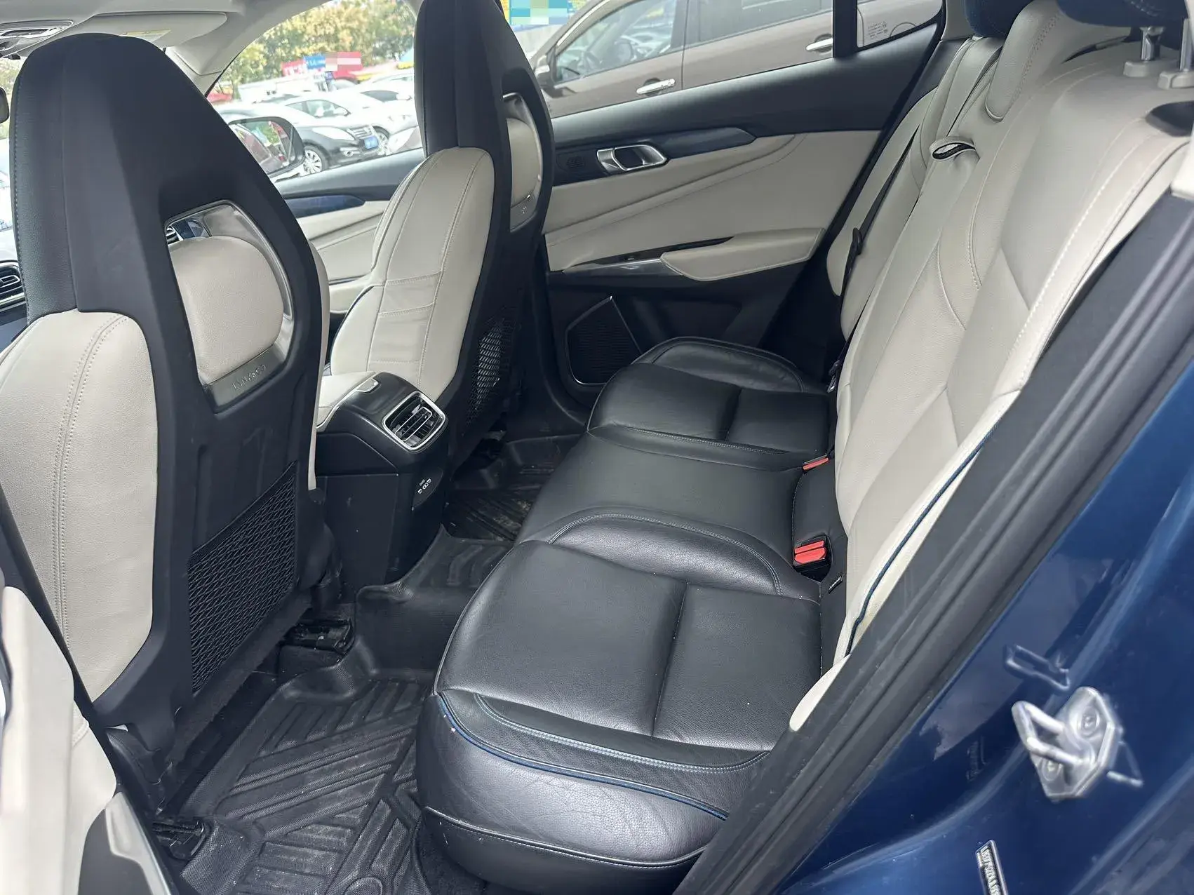 2018 LYNK&CO 01 thumbnail 4