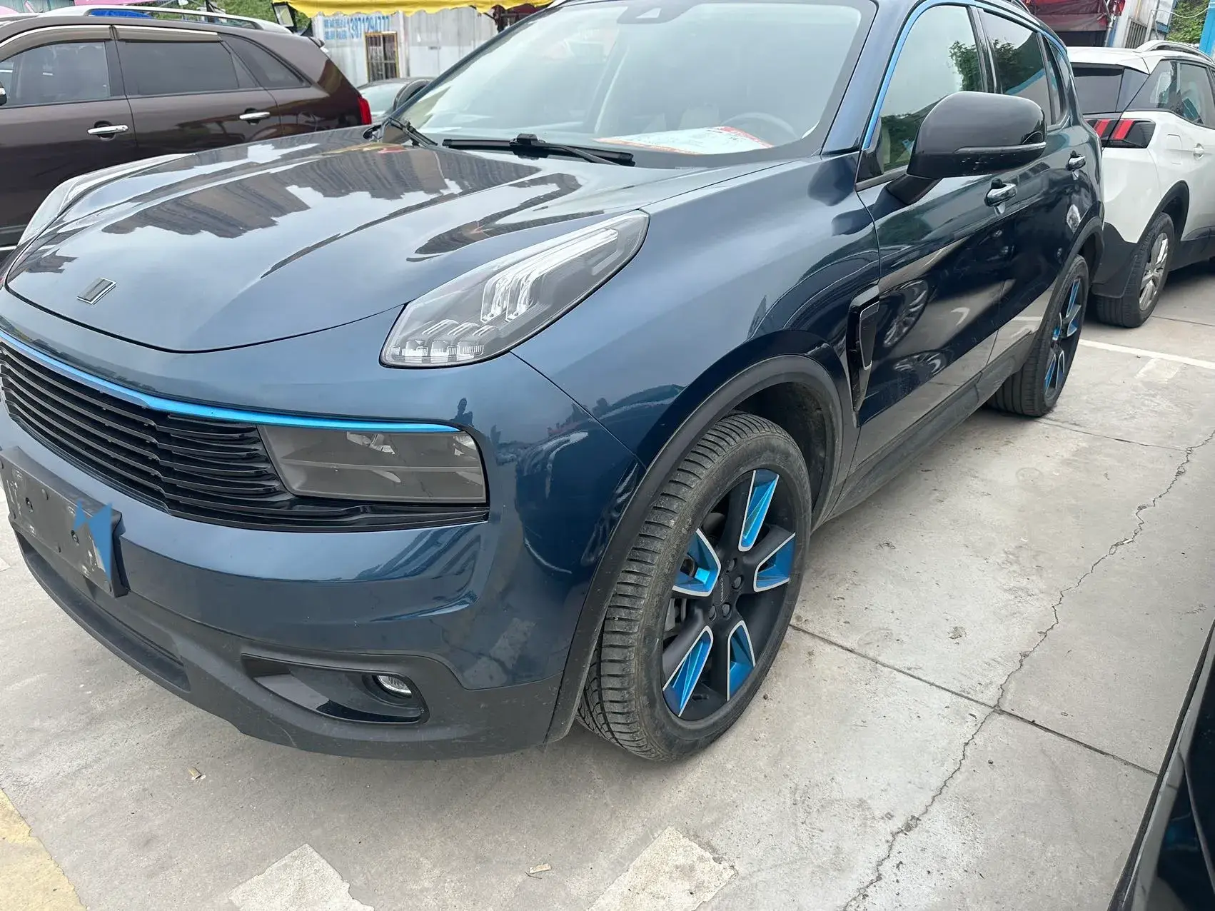 2018 LYNK&CO 01 view 1