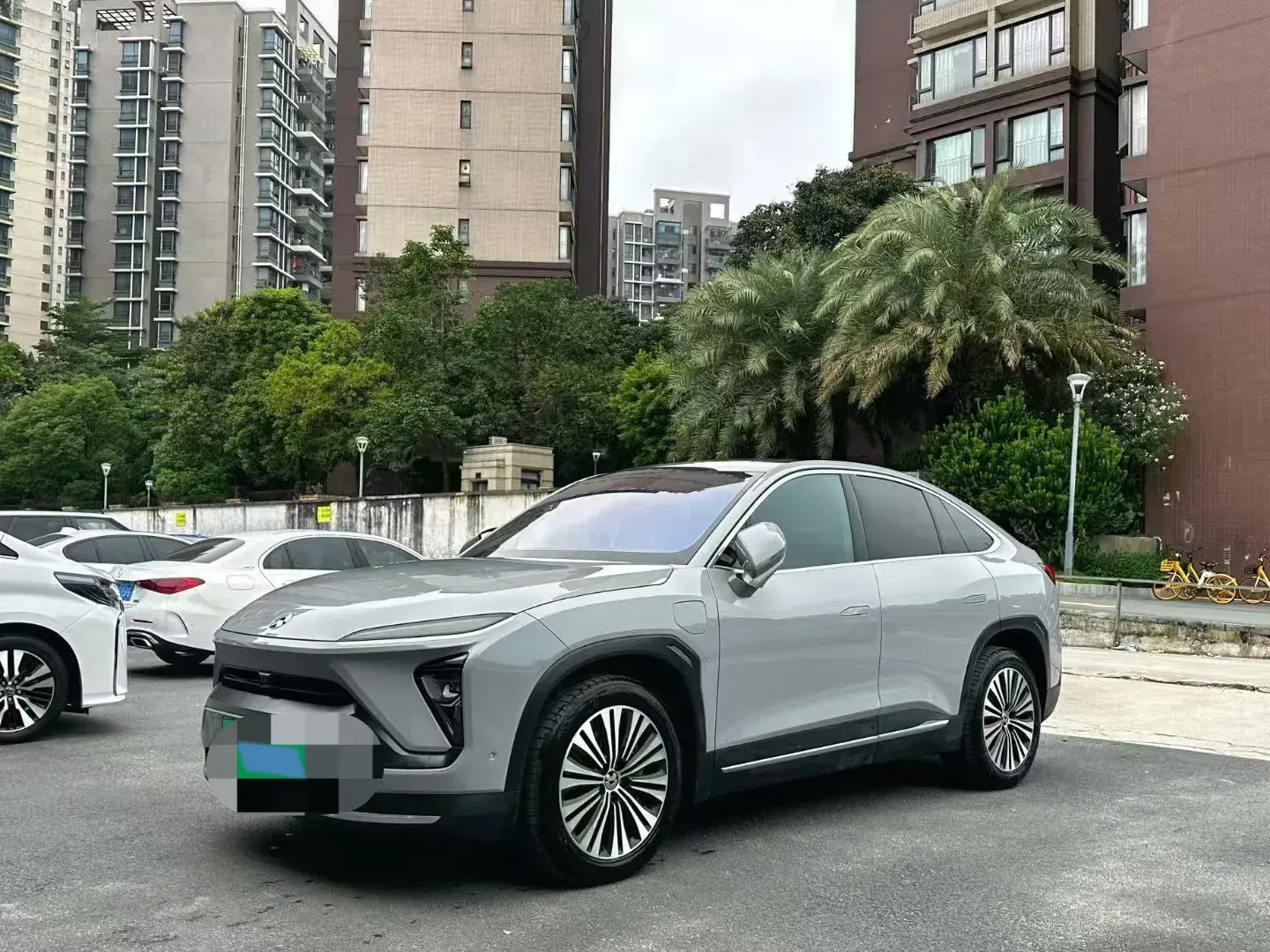 2022 NIO ES6 view 1