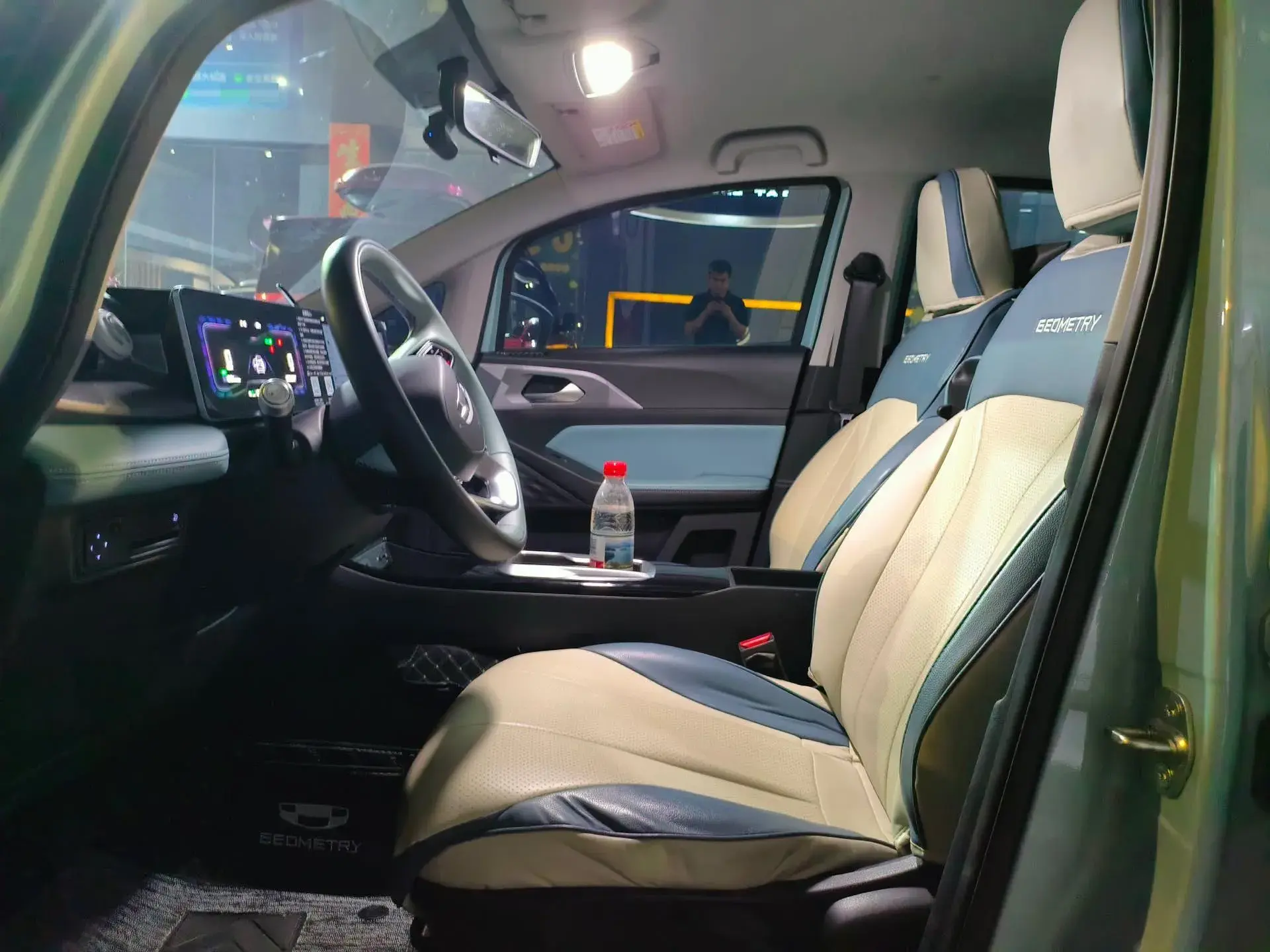 2023 GEOMETRY E thumbnail 4