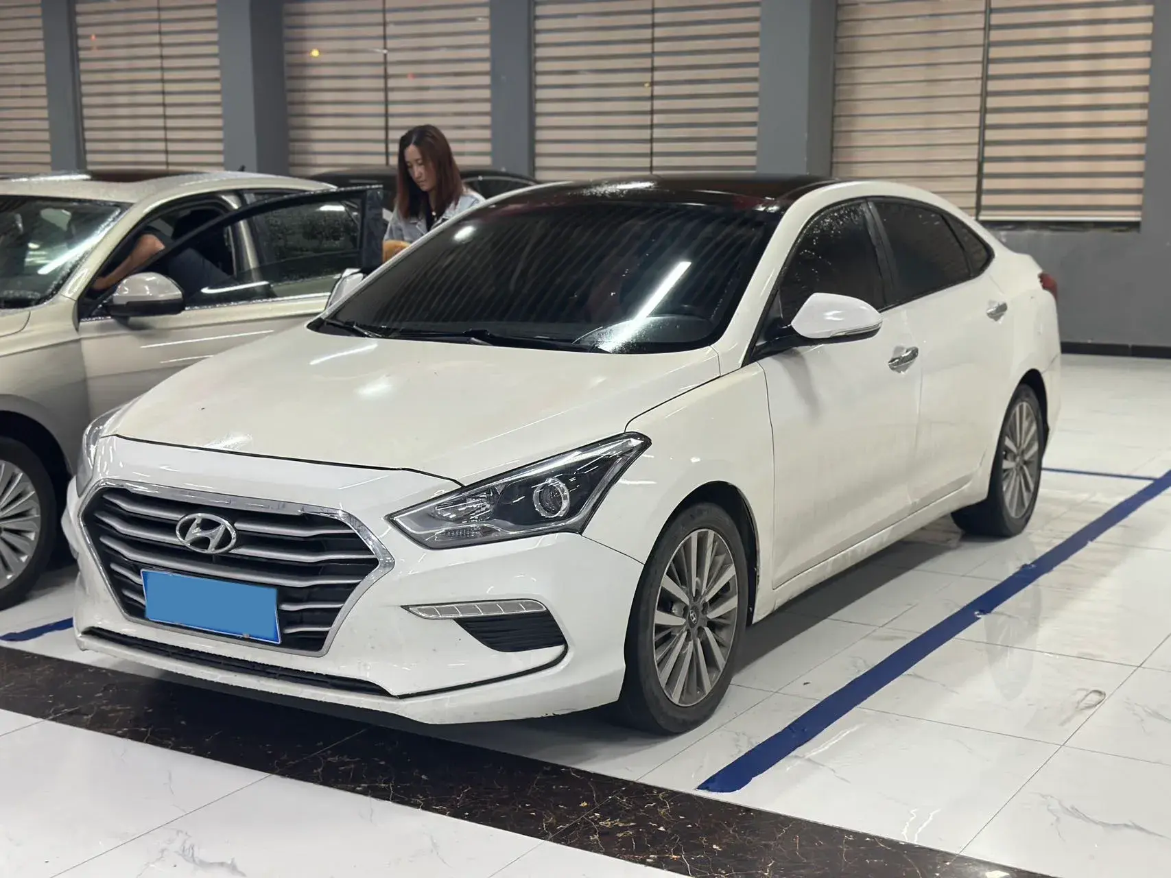 2019 HYUNDAI MISTRA view 1