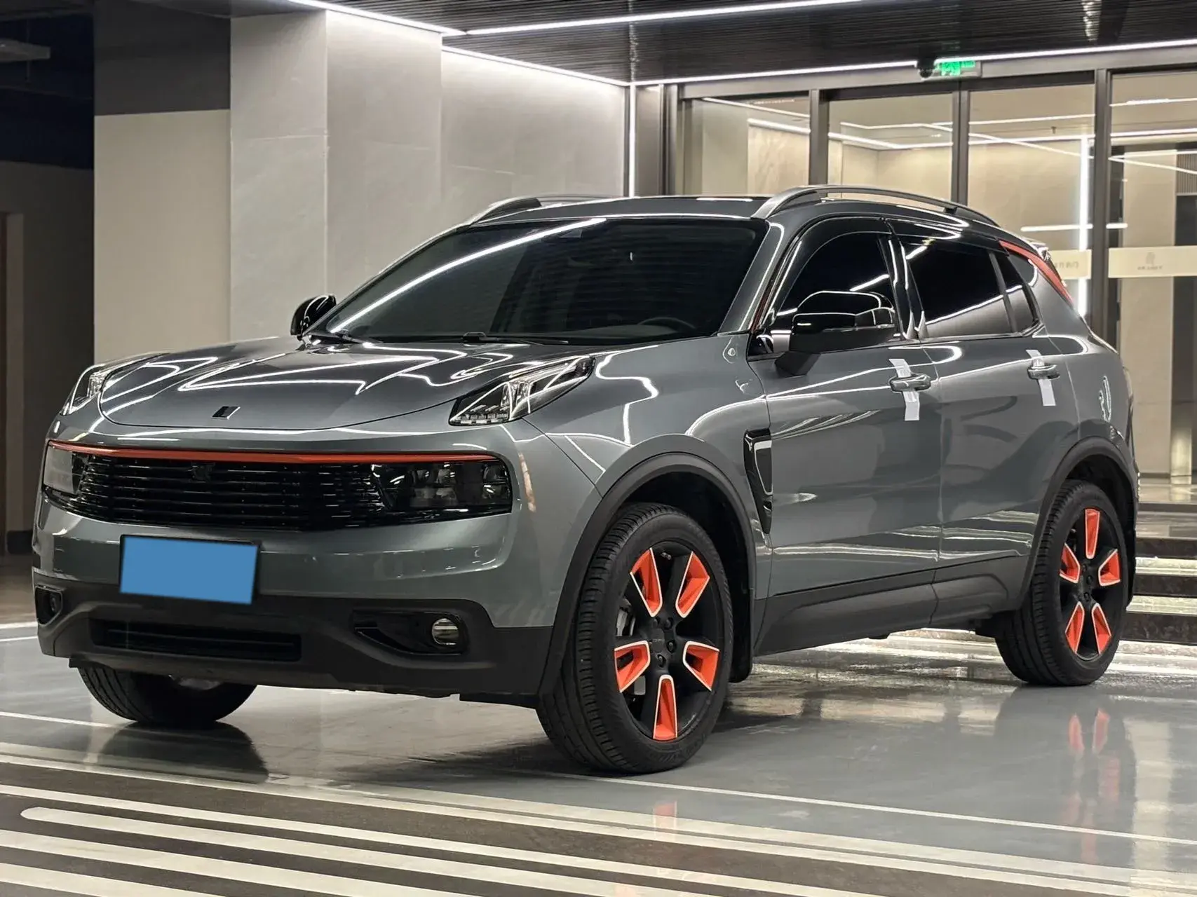 2019 LYNK&CO 01 view 1