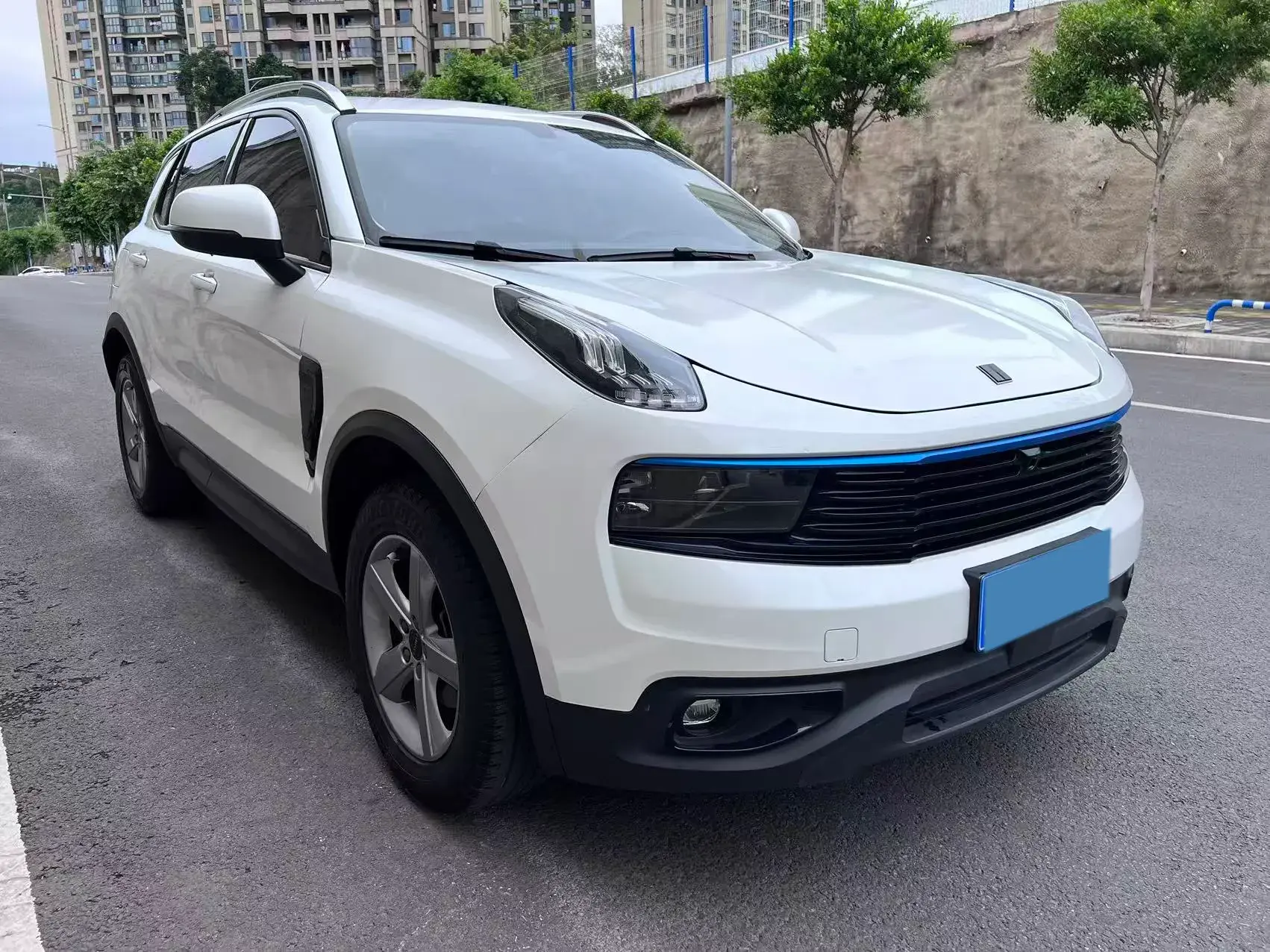 2019 LYNK&CO 01 thumbnail 3