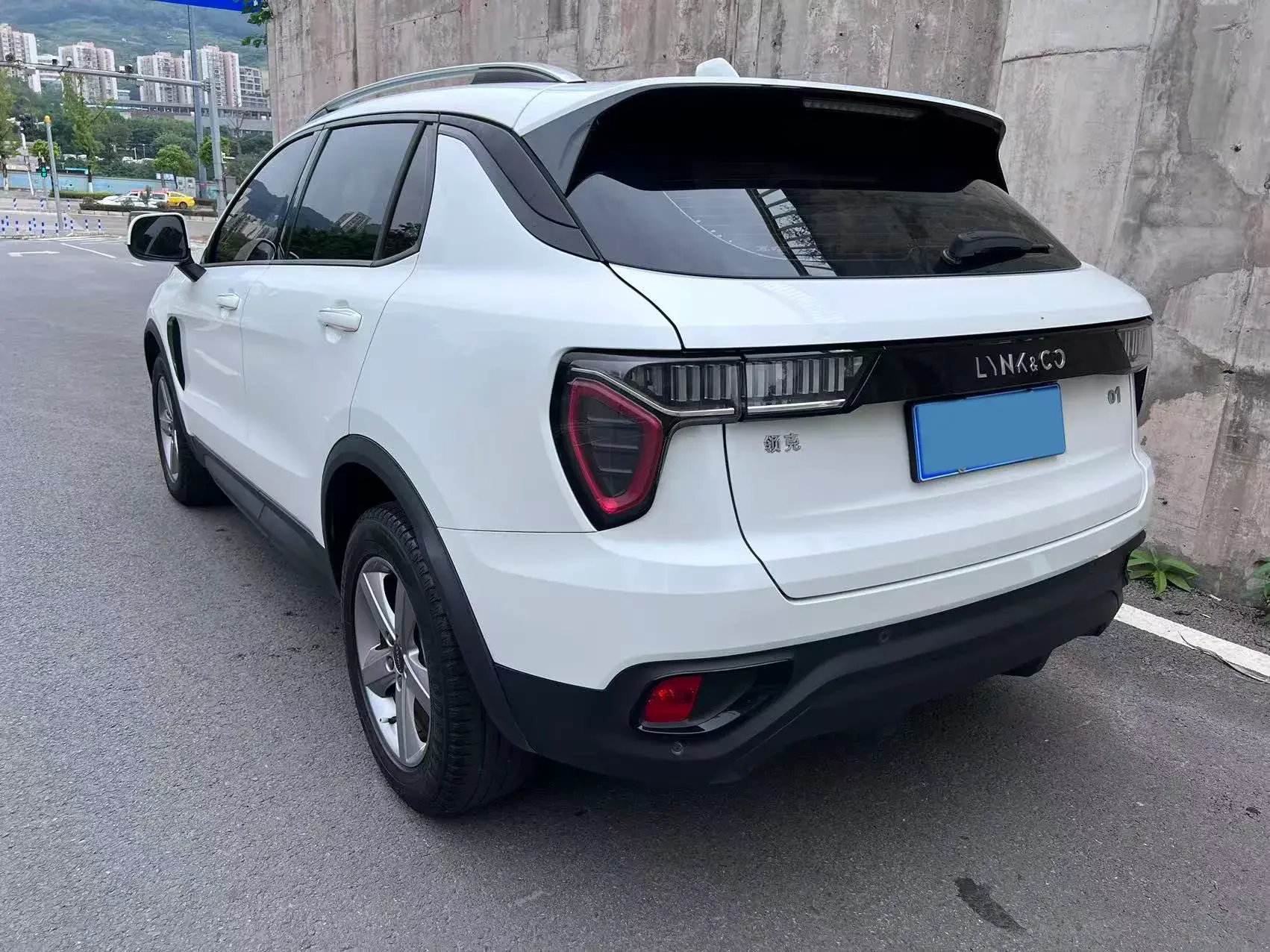 2019 LYNK&CO 01 thumbnail 4