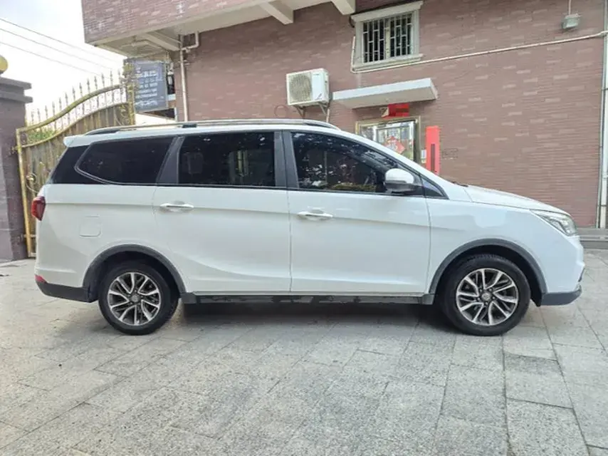 2017 BAOJUN 730 thumbnail 4