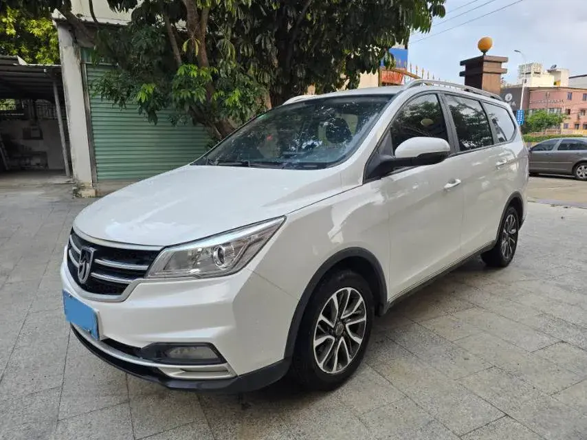 2017 BAOJUN 730 view 1