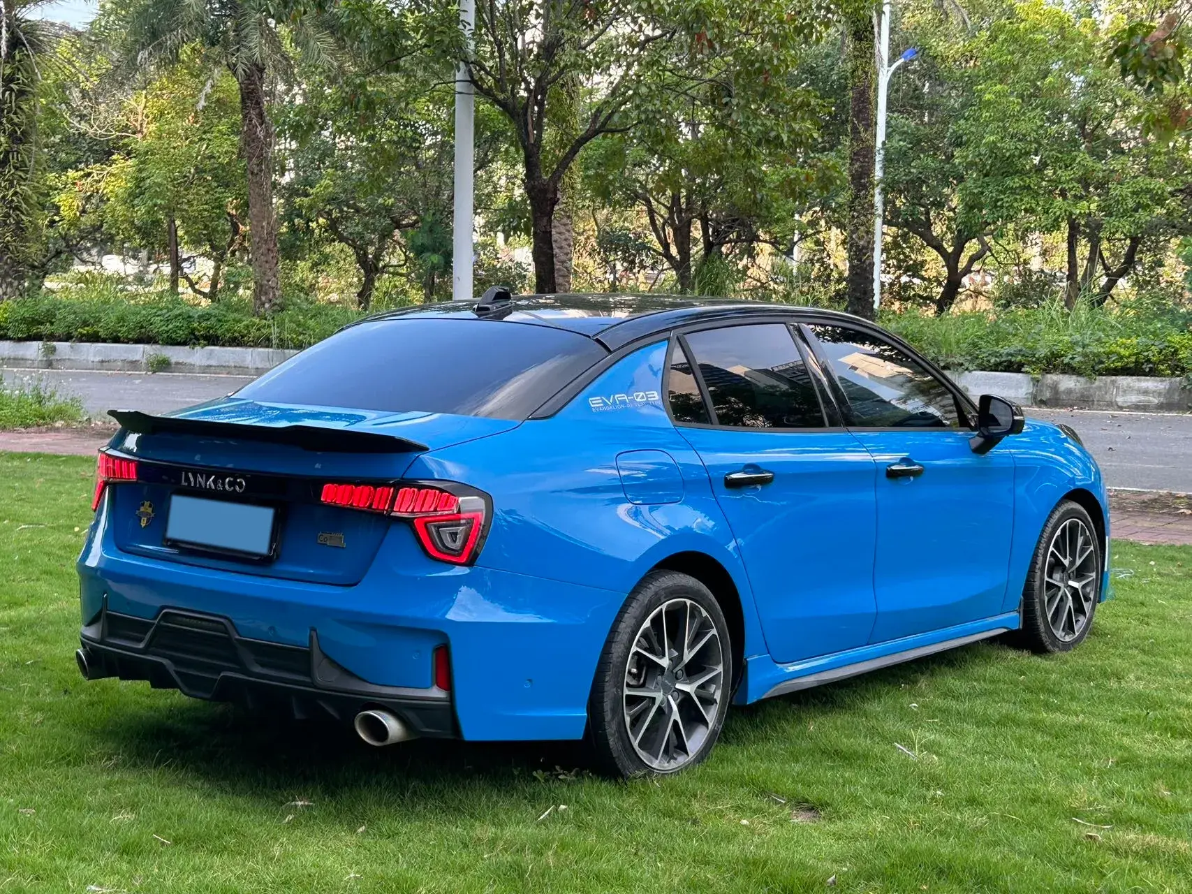 2019 LYNK&CO 03 thumbnail 4