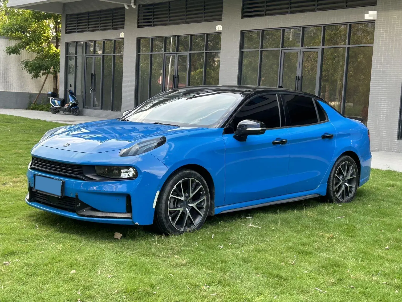 2019 LYNK&CO 03 view 1