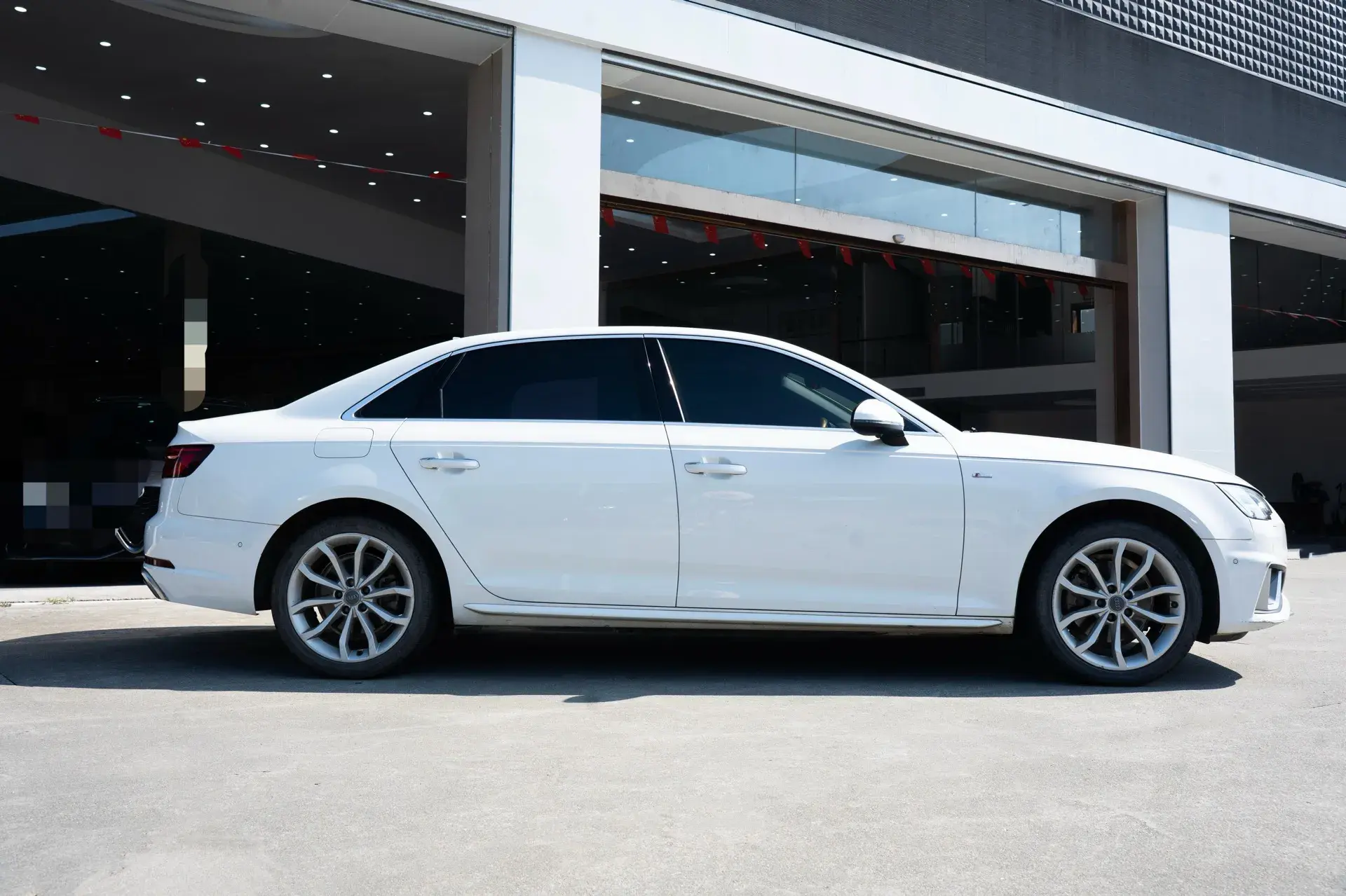 2019 AUDI A4L thumbnail 3