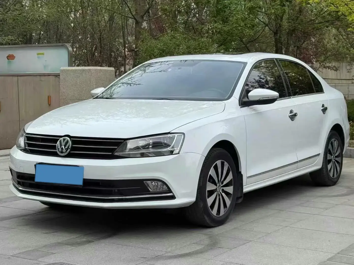 2018 VOLKSWAGEN SAGITAR view 1