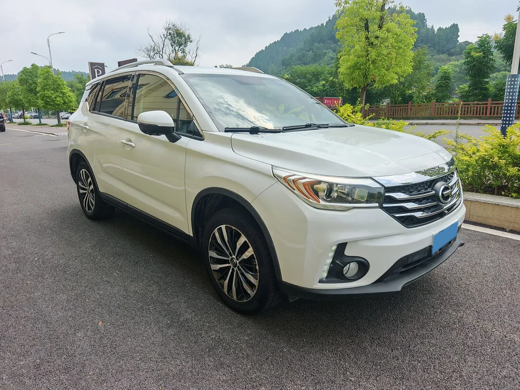 2017 GAC TRUMPCHI thumbnail 3
